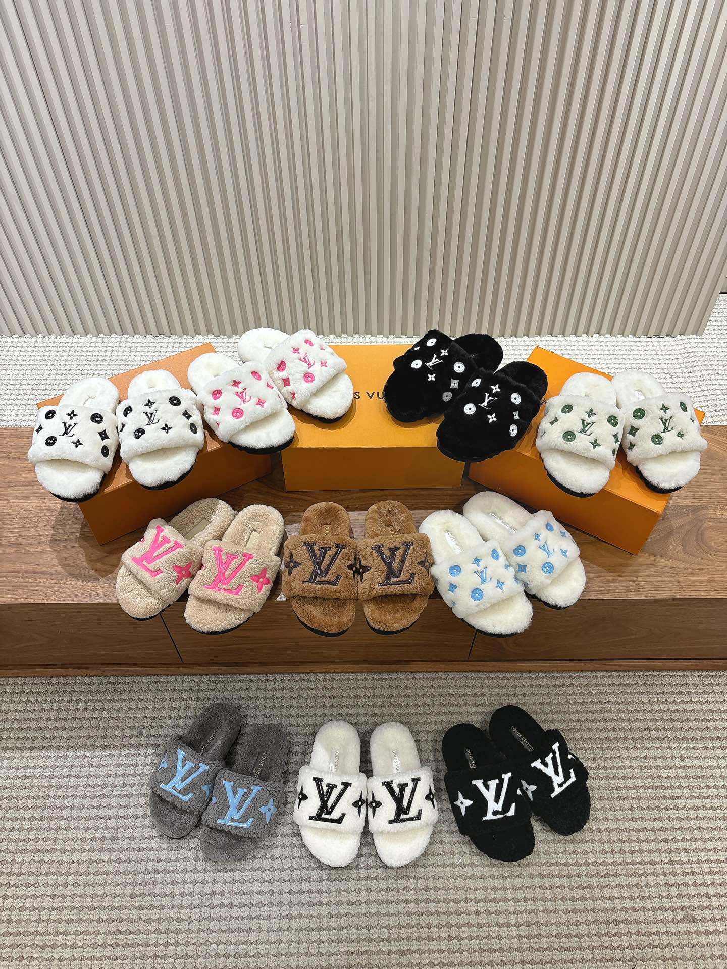 LV-2024 - Шерстяные тапочки - Изображение из коллекции