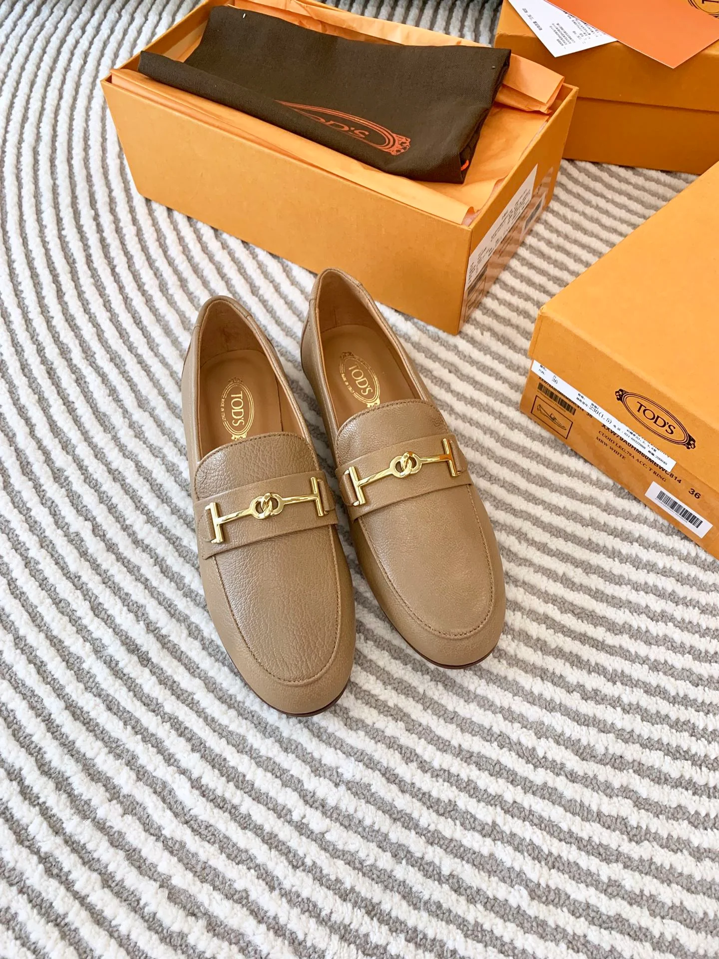 Новинка 2023 года от Tods - Лоферы - Абрикосовый цвет