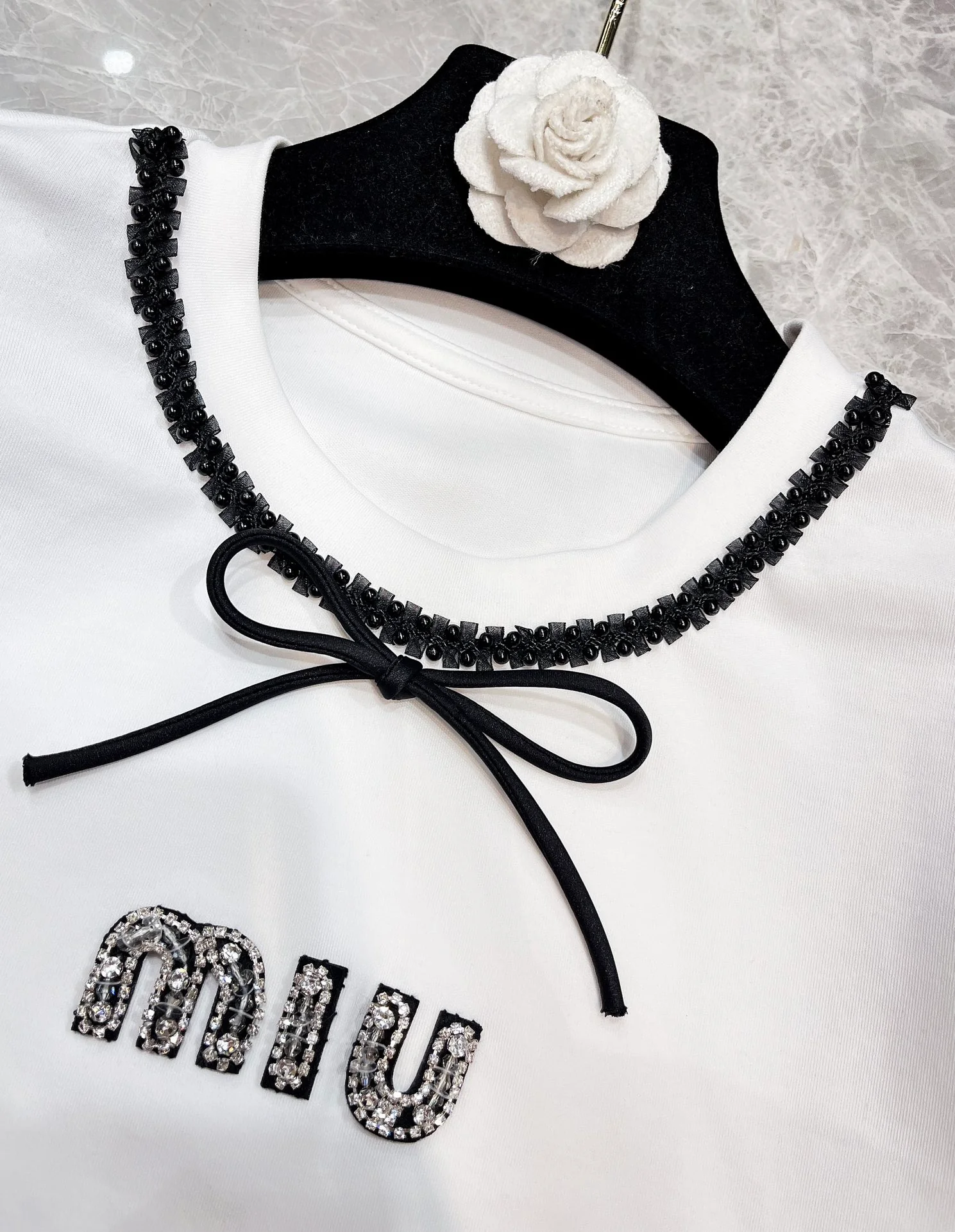 Ожерелье Miu Miu-2404-24ss с массивным бантом из стразов