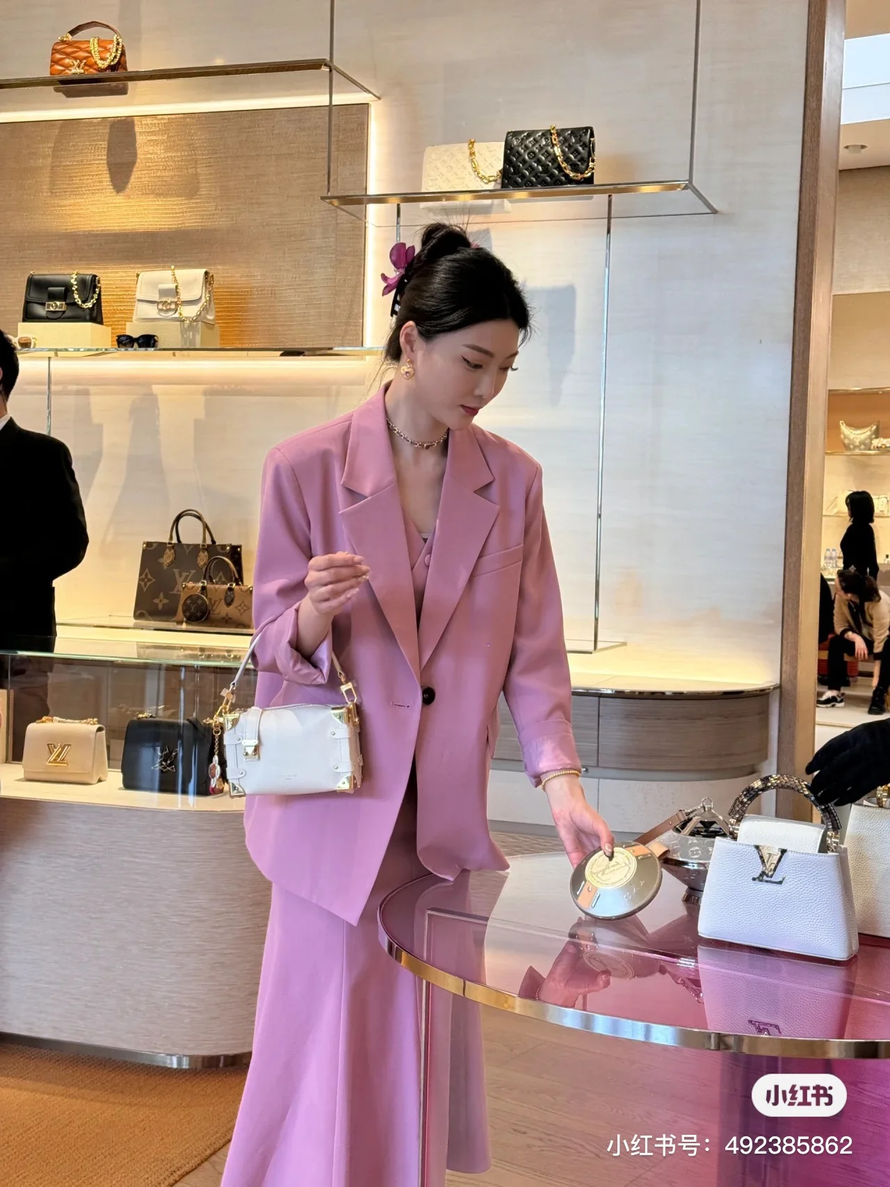 m83080-LV-side-trunk-pm chain bag-white