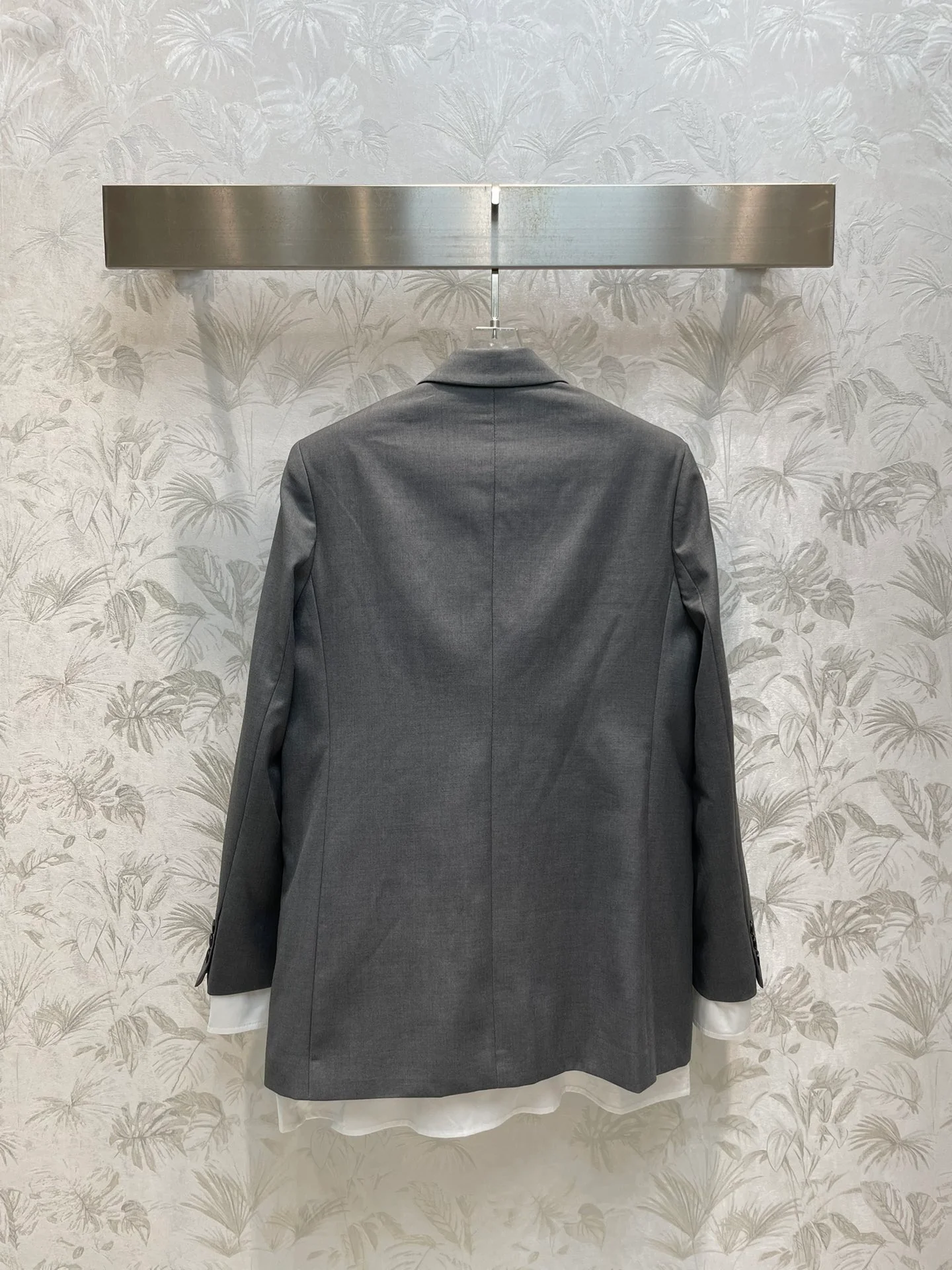 Miu Miu - Весна/Лето 2404-24 Новый преппи-стиль Корейский стиль Имитация блейзера из двух частей