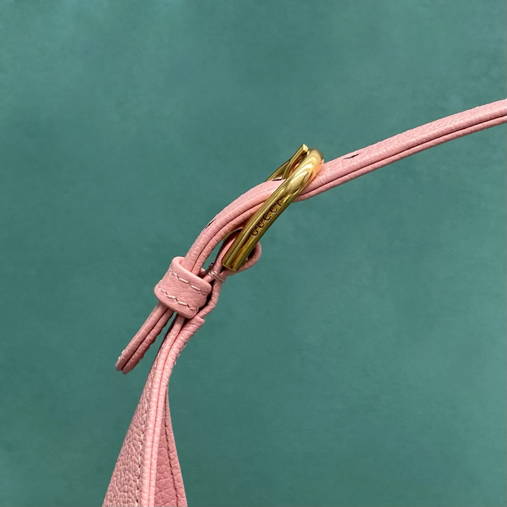 Весенняя коллекция Gucci 2023 — Сумка через плечо ?Полумесяц? — Розовая