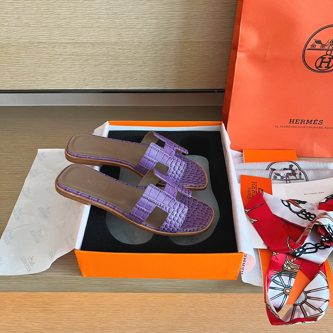 Сандалии Hermes-h на плоской подошве с крокодиловым рисунком-1