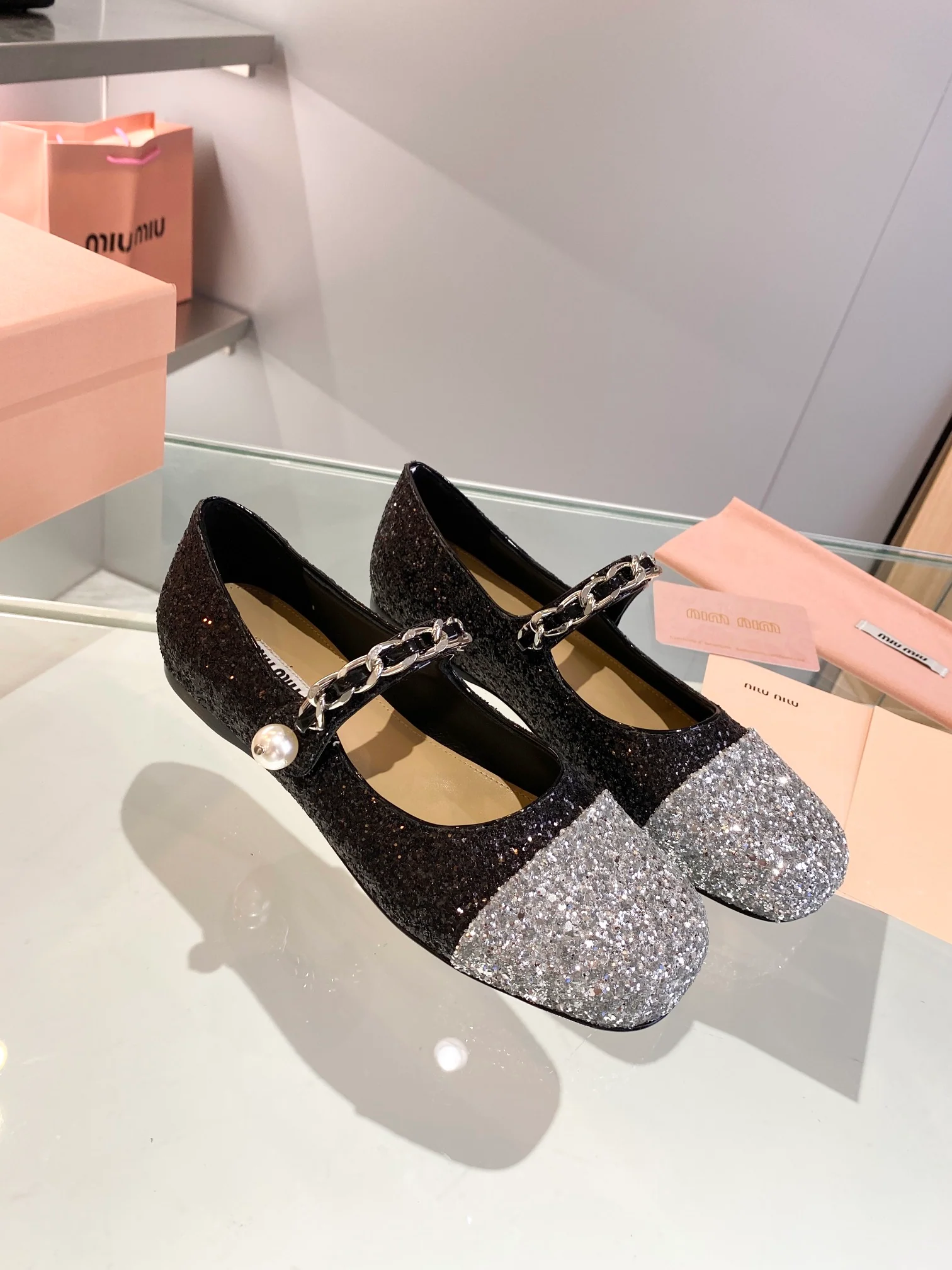 Новинка Miu Miu 2022 года - балетки