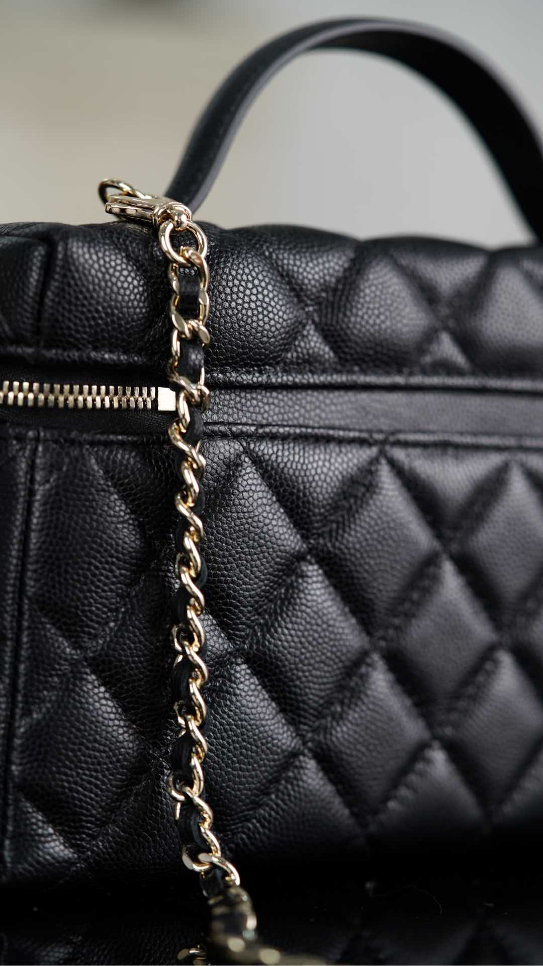 Сумка-ланчбокс Chanel 25c Lychee Beef - черно-золотая