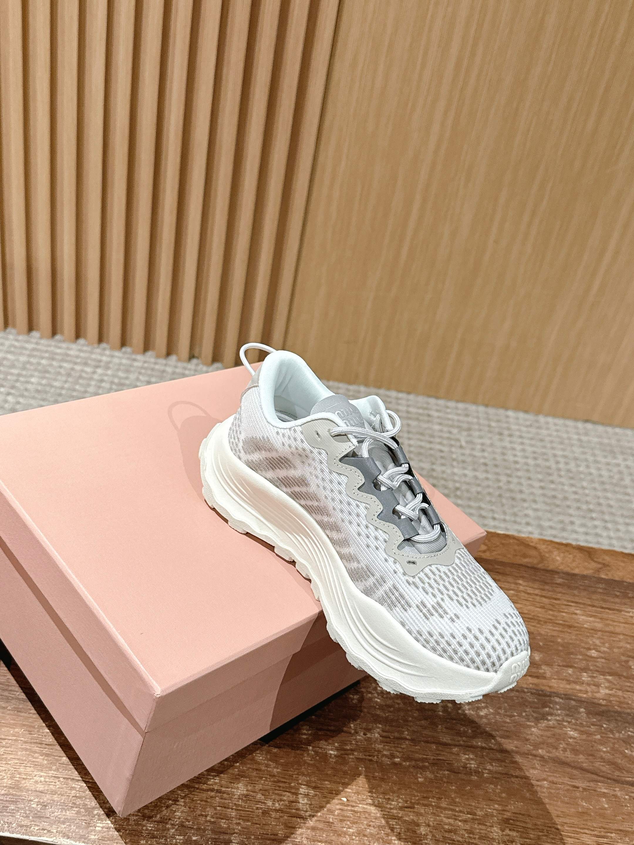 Кроссовки на платформе Miu Miu - серые