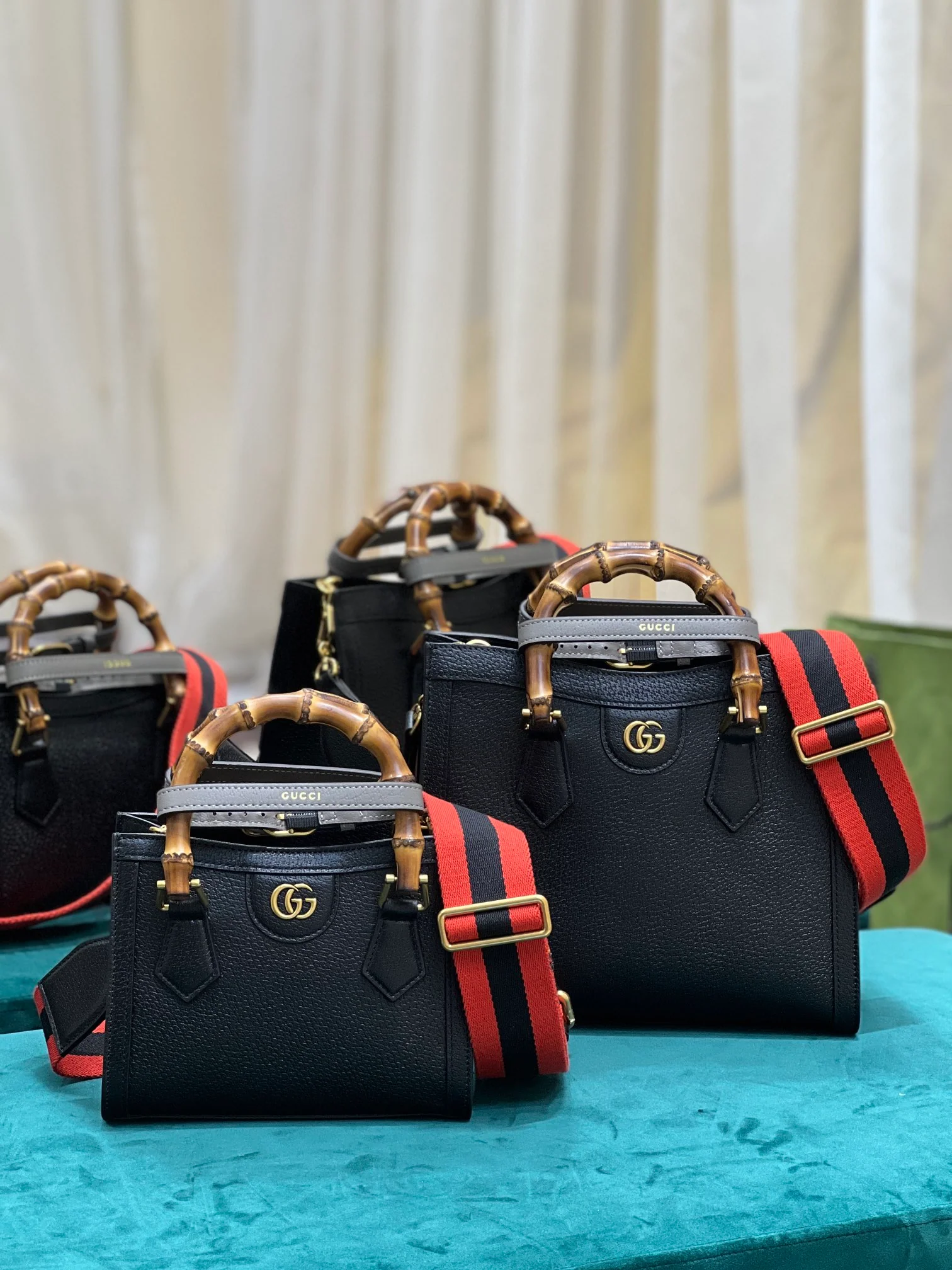 Изображение коллекции бамбуковых сумок Gucci