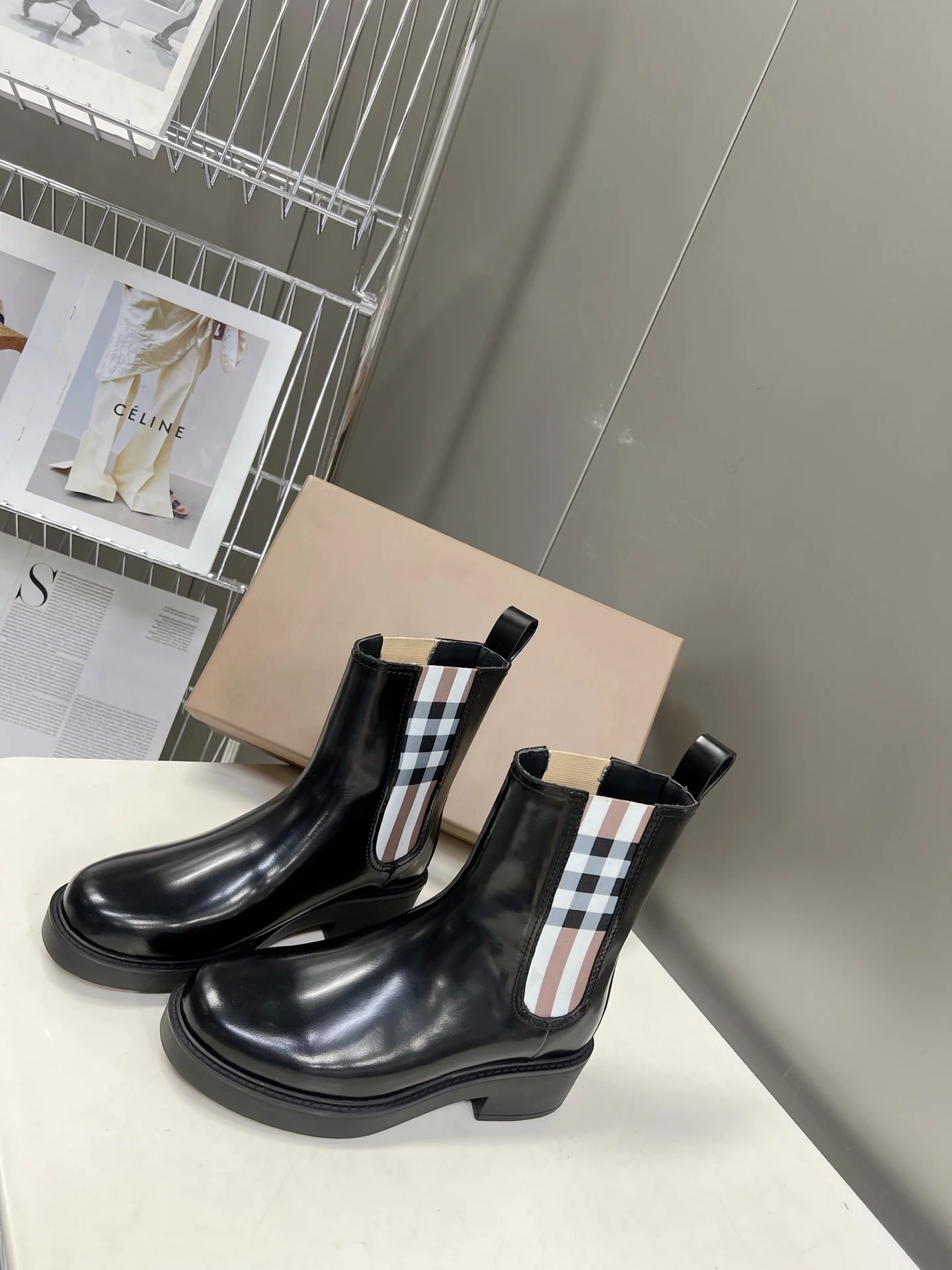 Burberry - Новинка ранней весны - Ботильоны в клетку