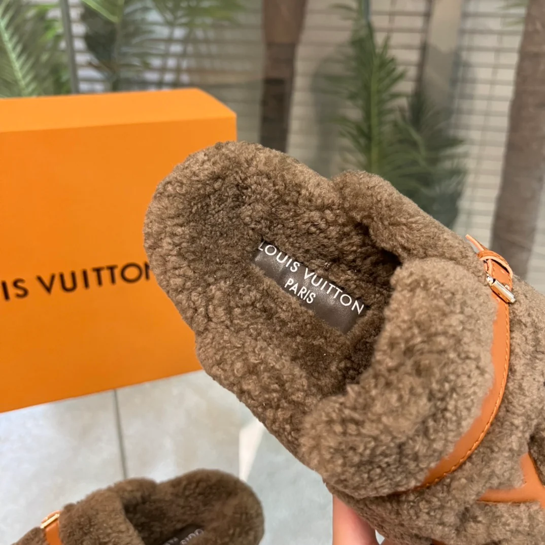 Новинка ранней весны 2022 года - Меховые полутапочки - Коричневые