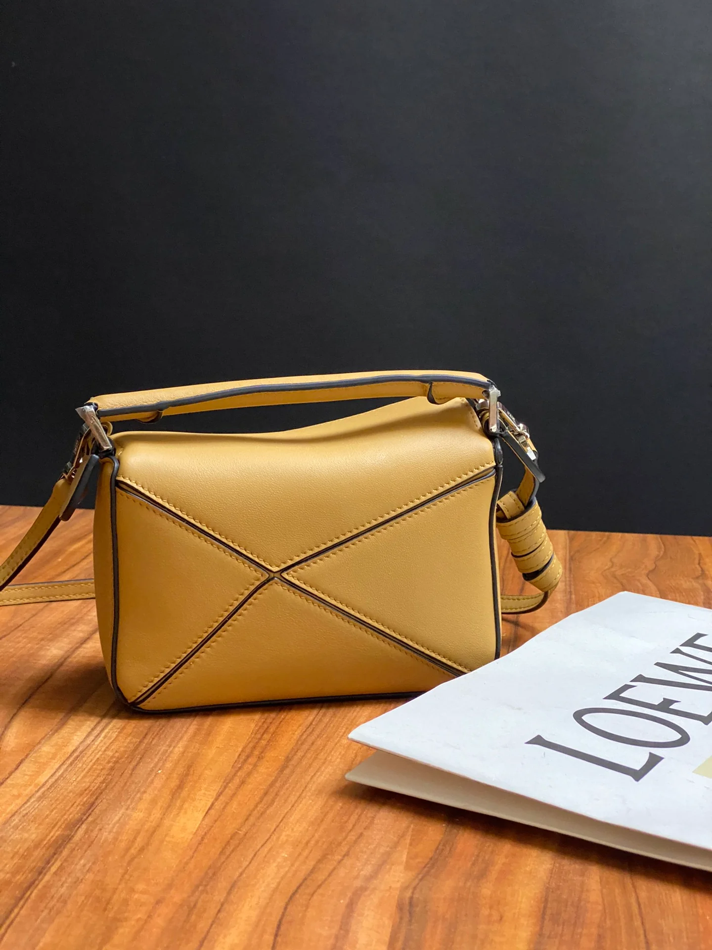 Мини-сумка Loewe Puzzle Bag из телячьей кожи - 14