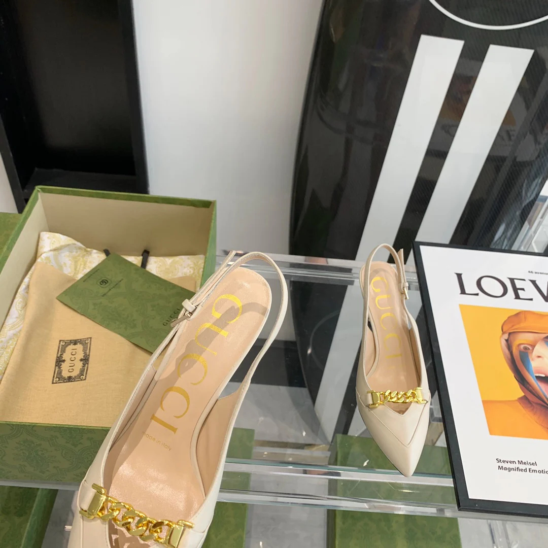 Босоножки-шпильки с острым носком от Gucci