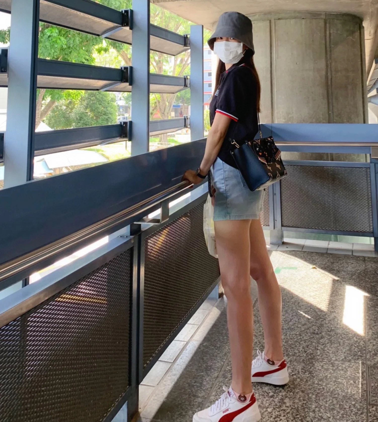 m45659-LV-onthego-pm Сумка-тоут, черная