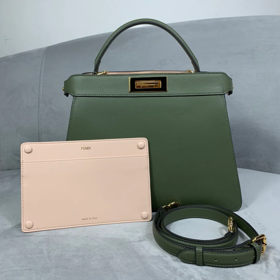 Fendi Peekaboo i-seey Средне-зеленая кожаная сумка