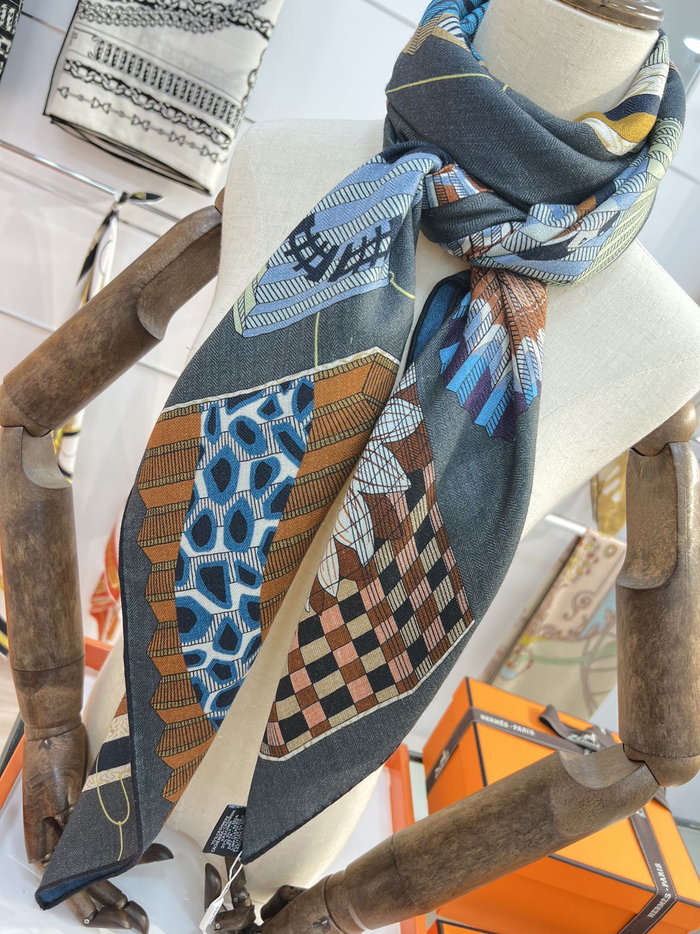 Большой двусторонний бархатный шарф Hermes - 140 см - 003