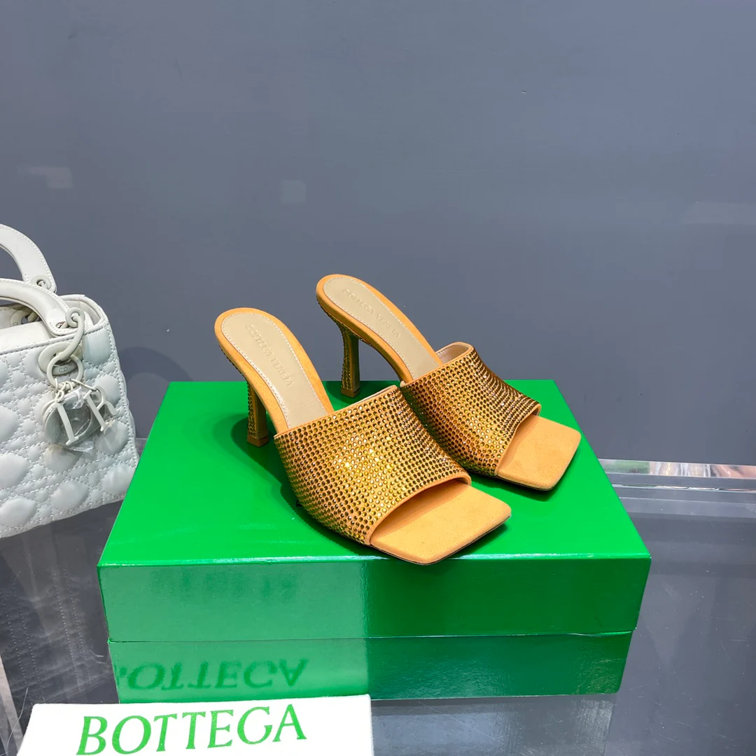 Сандалии на высоком каблуке из коллекции BV-2022 с подиума - 2 шт.