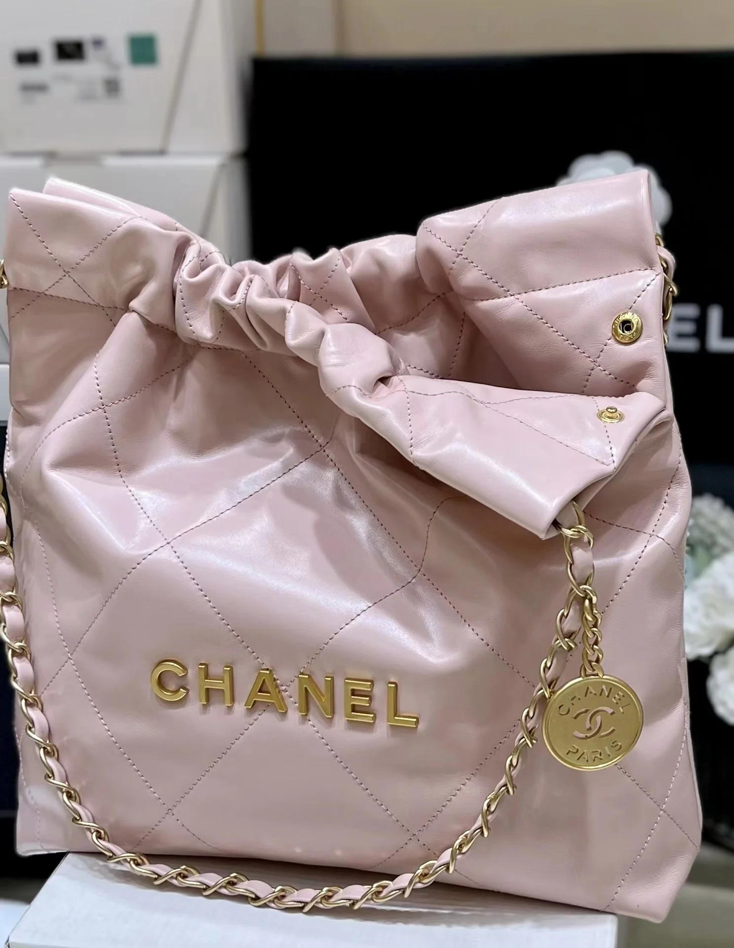 Новинка сезона весна/лето 2023 от Chanel - сумка 22 - маленькая - светло-розовая