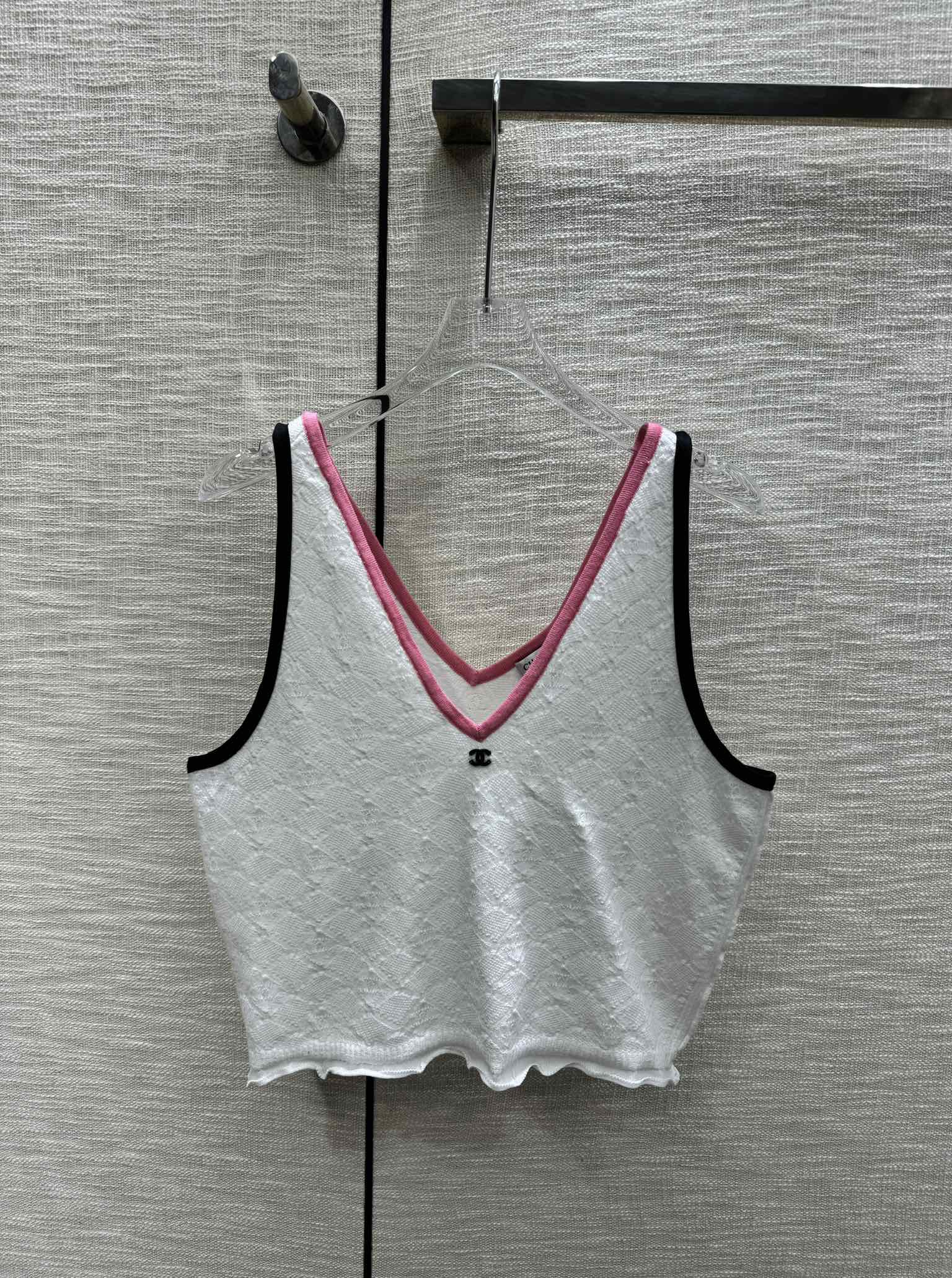 Вязаный жилет Chanel 2403 с V-образным вырезом и цветовыми блоками - белый