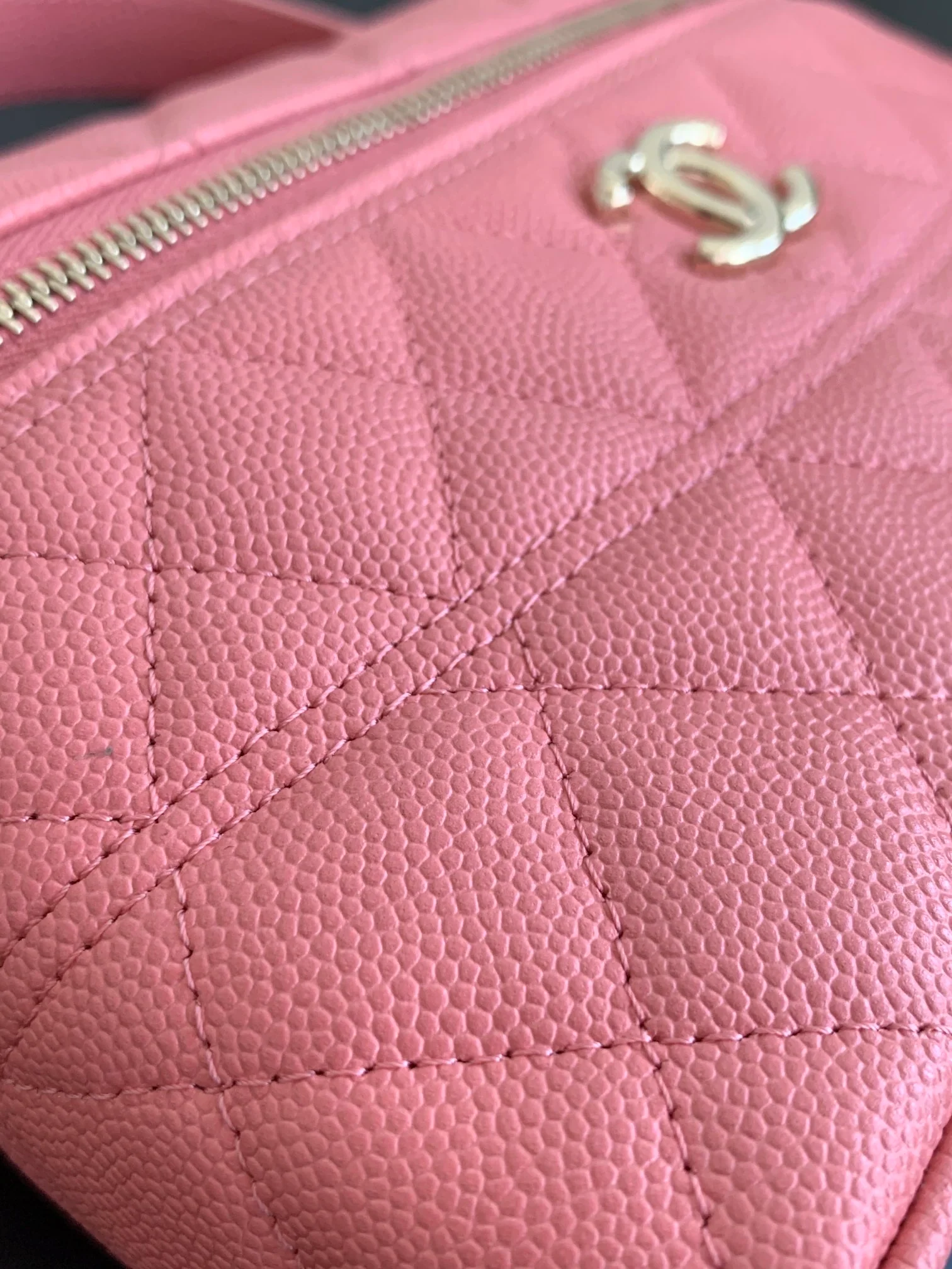 Сумка-мессенджер Chanel LP, розовая.