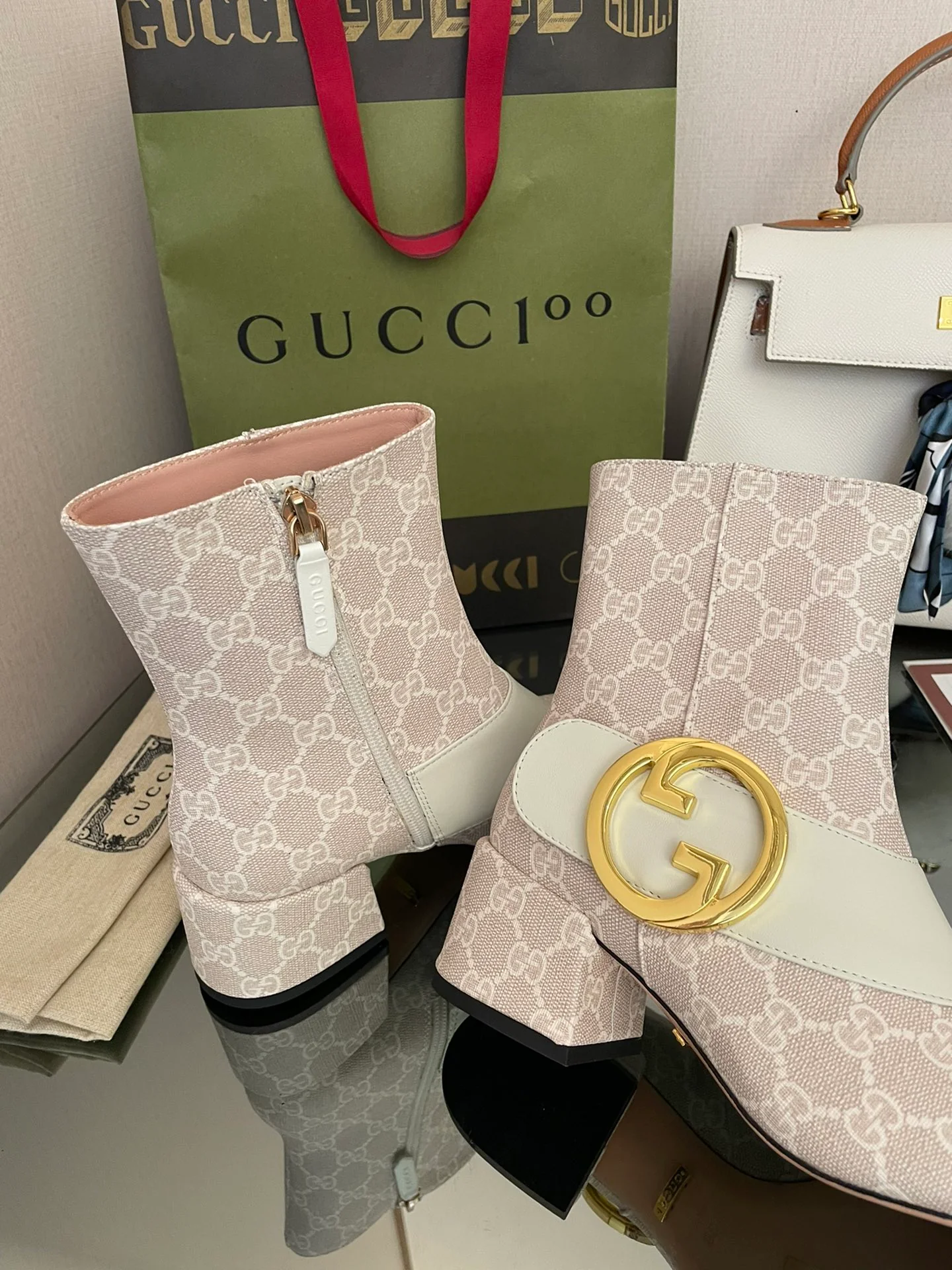 Gucci - Ботинки на низком каблуке - Монограммный узор - Белый