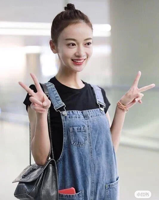 YSL - Маленькая модель Niki - Кожа коровы, обработанная маслом и воском, темно-серая - с пряжкой в ??виде D-образного кольца