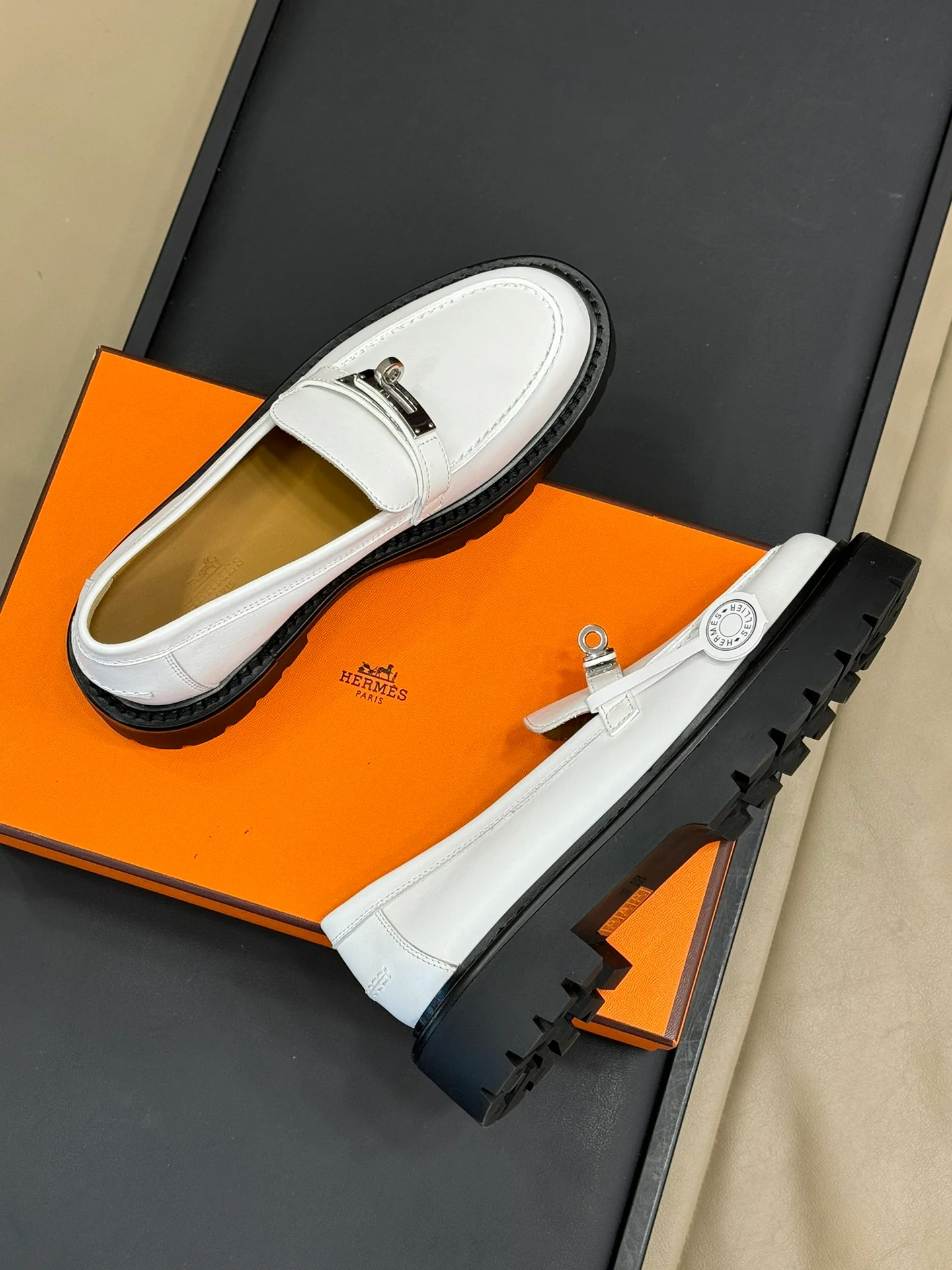 Лоферы Hermes 2024 - белые