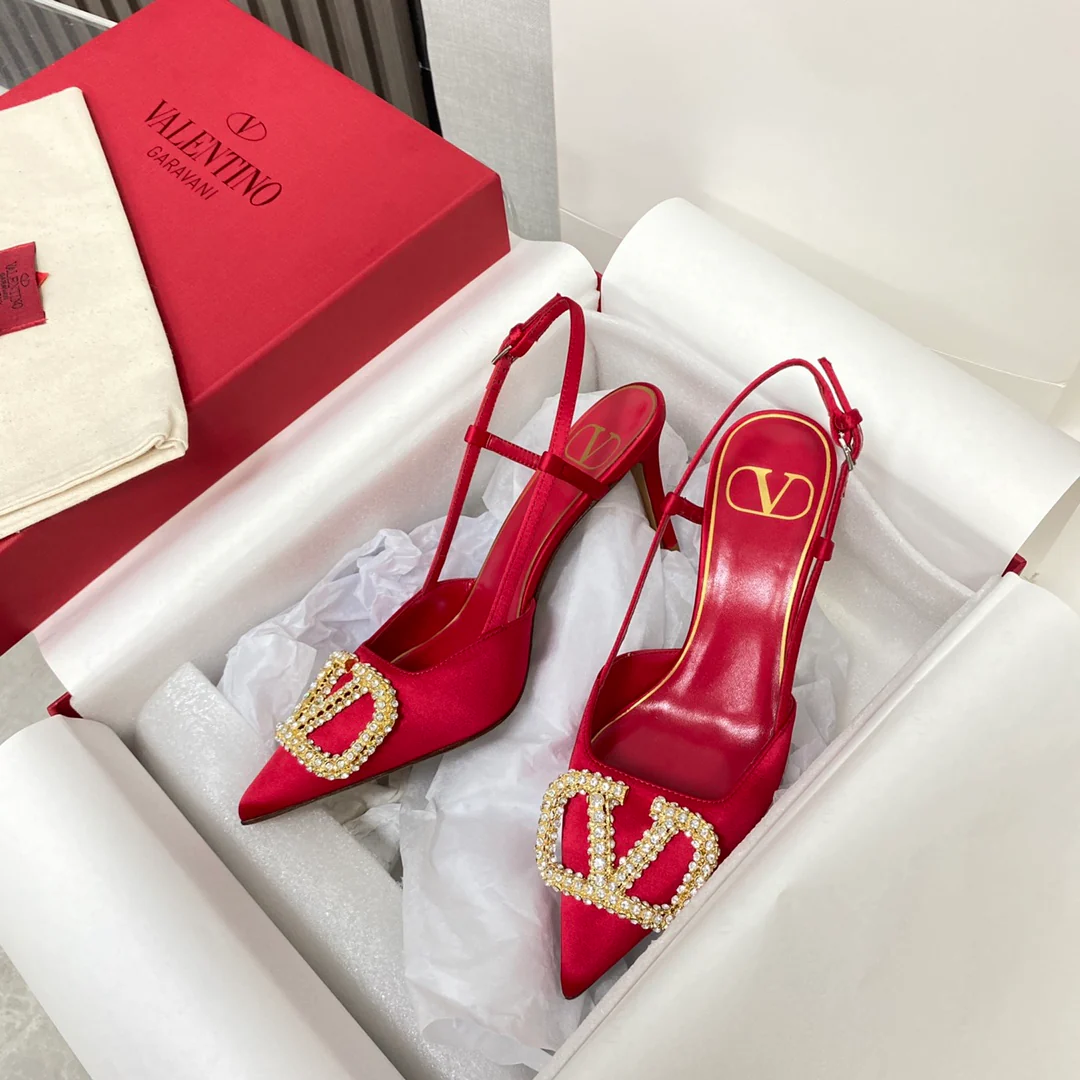 Valentino - Сандалии и туфли на каблуке с V-образной пряжкой