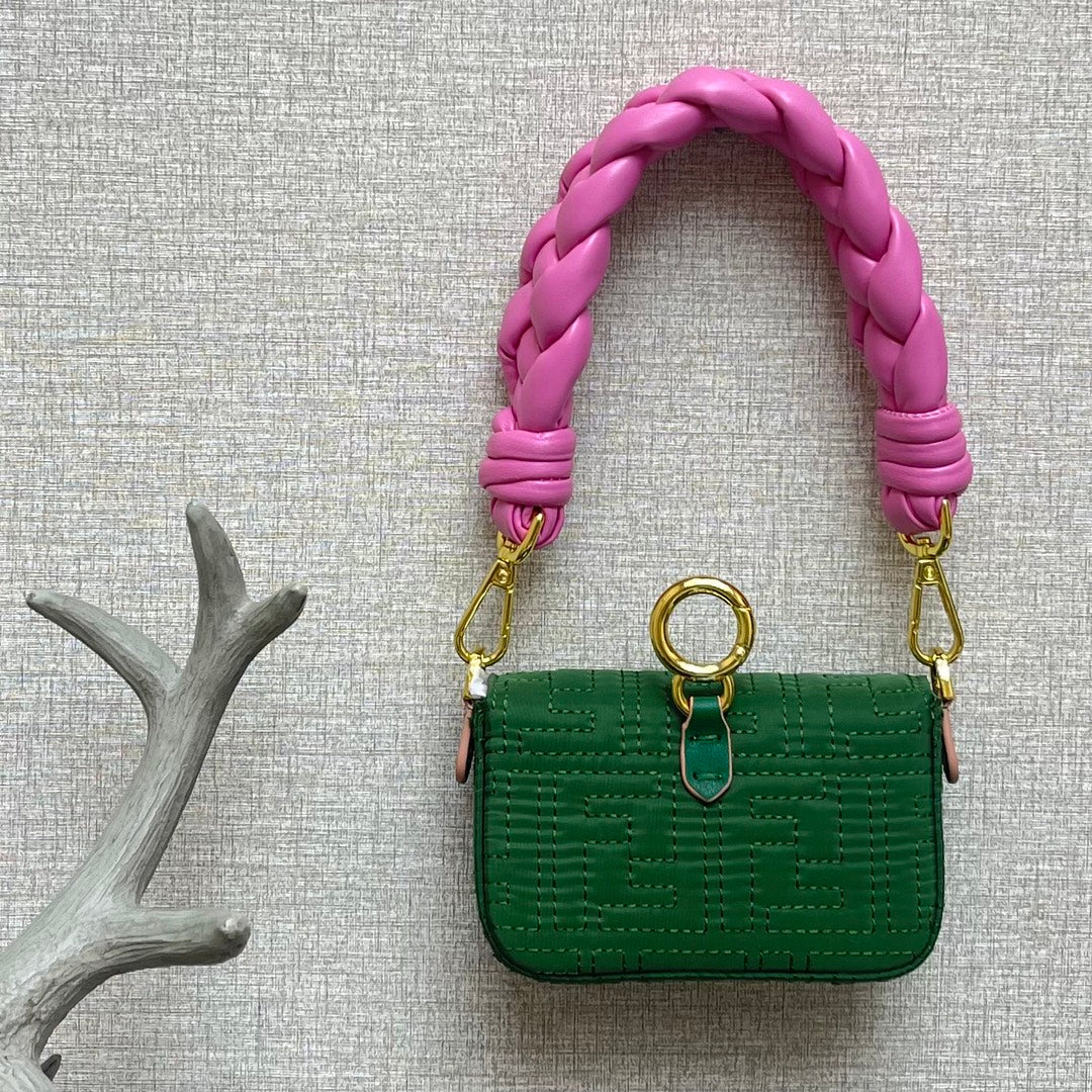 Маленькая зеленая сумка-багет Fendi Baguette Nano Bag