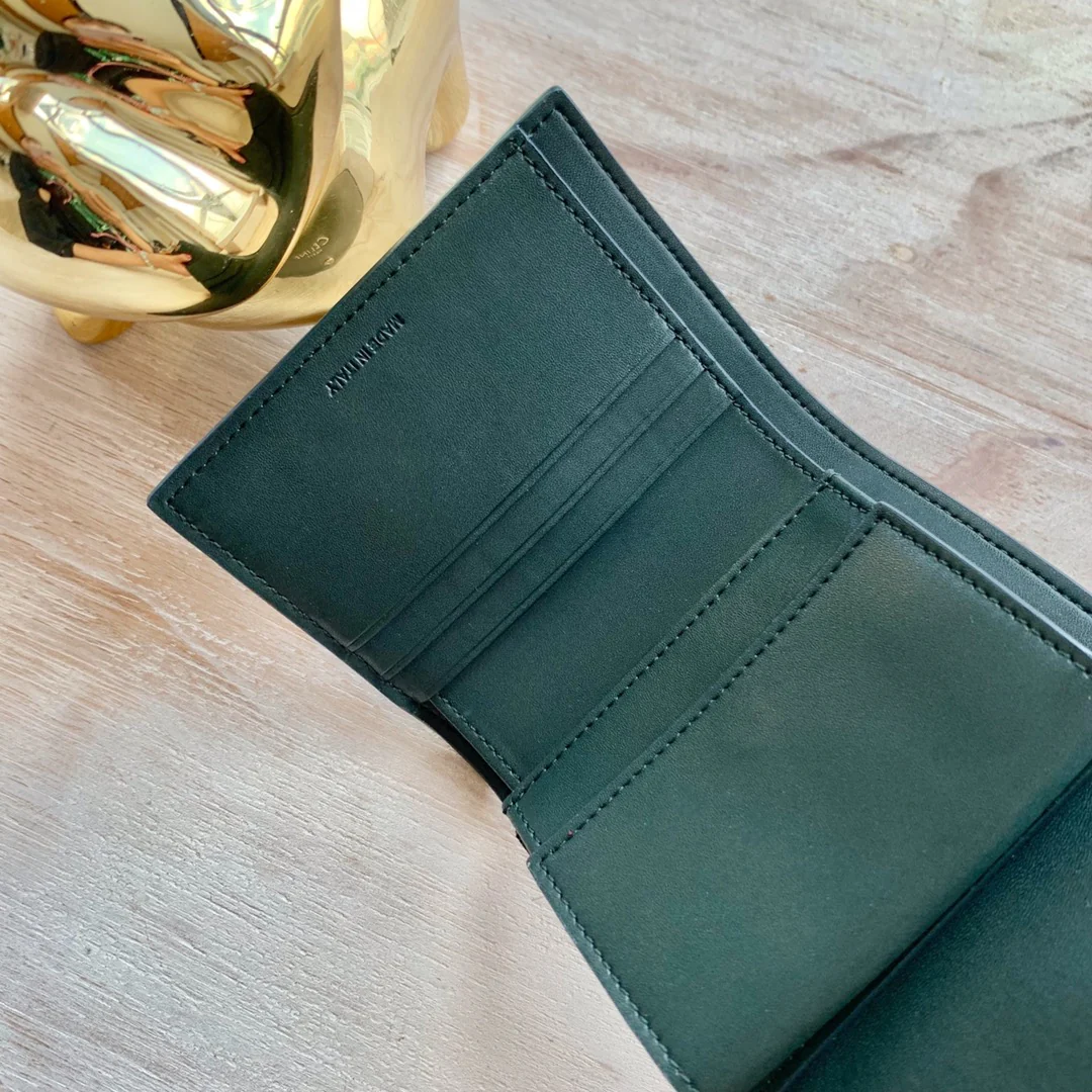 Celine TRIOMPHE 小号亮泽羊皮翻盖钱包-墨绿