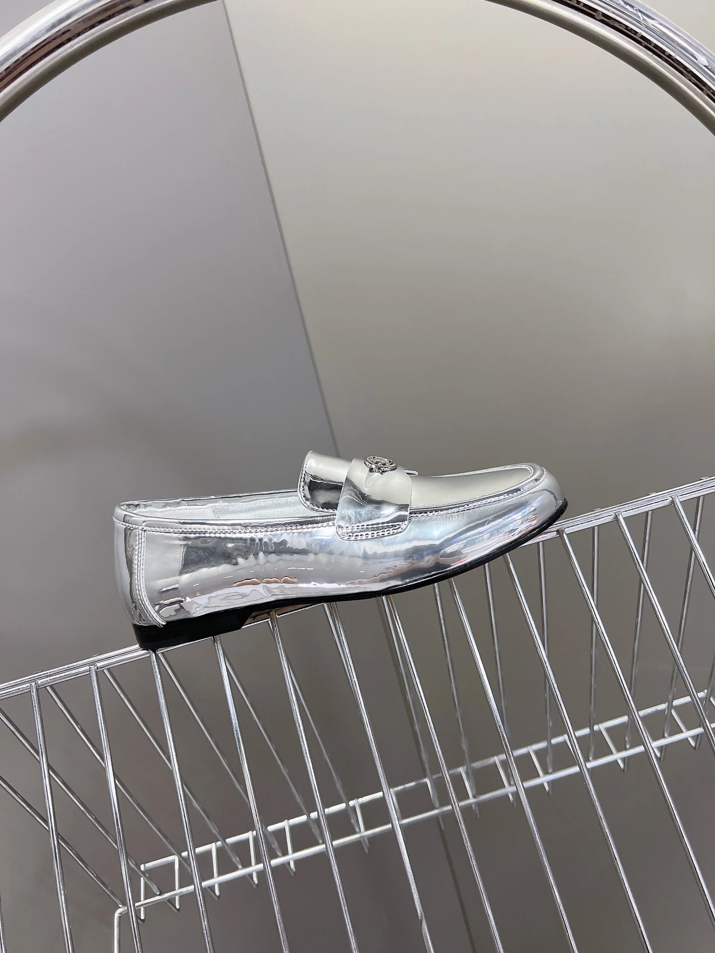 Лоферы LV 2024 - серебристые