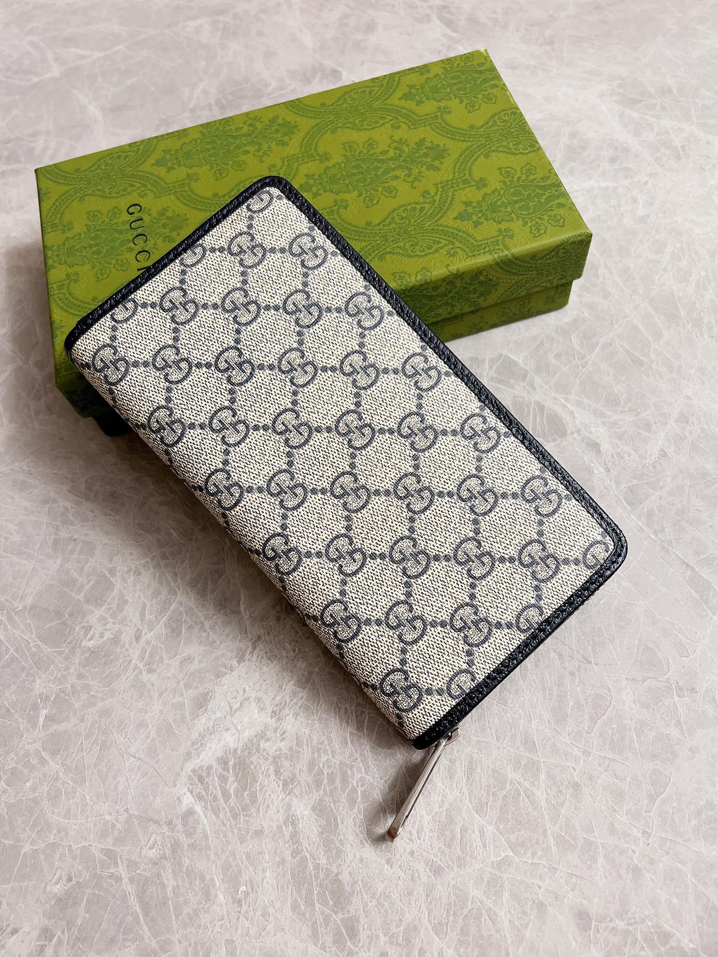 Длинный кошелек Gucci из синего ПВХ с молнией