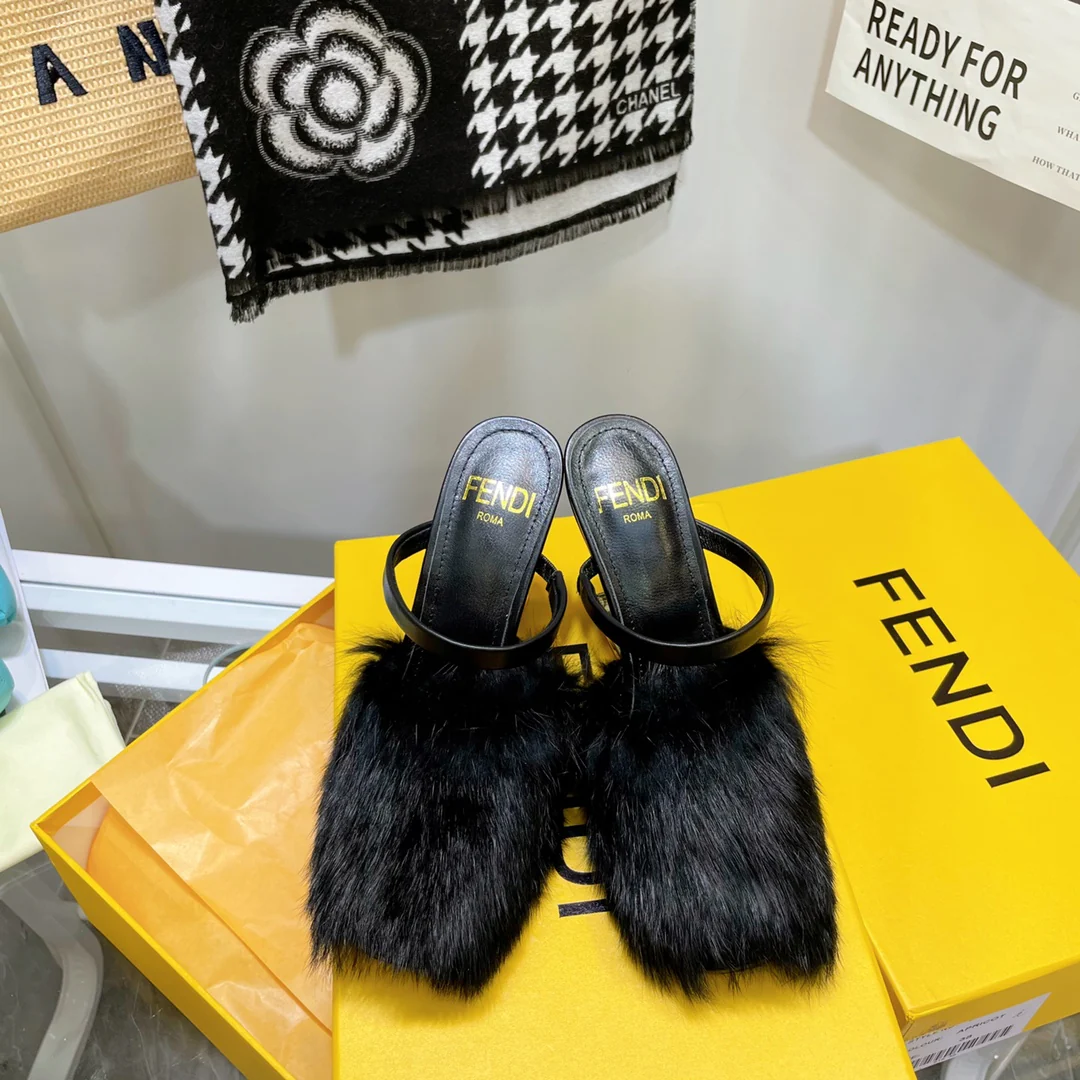 Fendi - Меховые тапочки на высоком каблуке