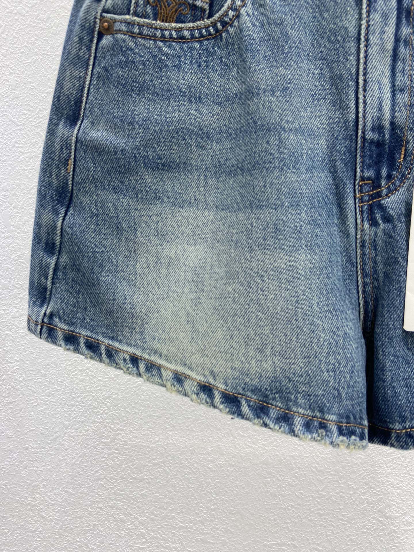 Celine 2404 - Джинсовые шорты с вышитым задним карманом - Синие