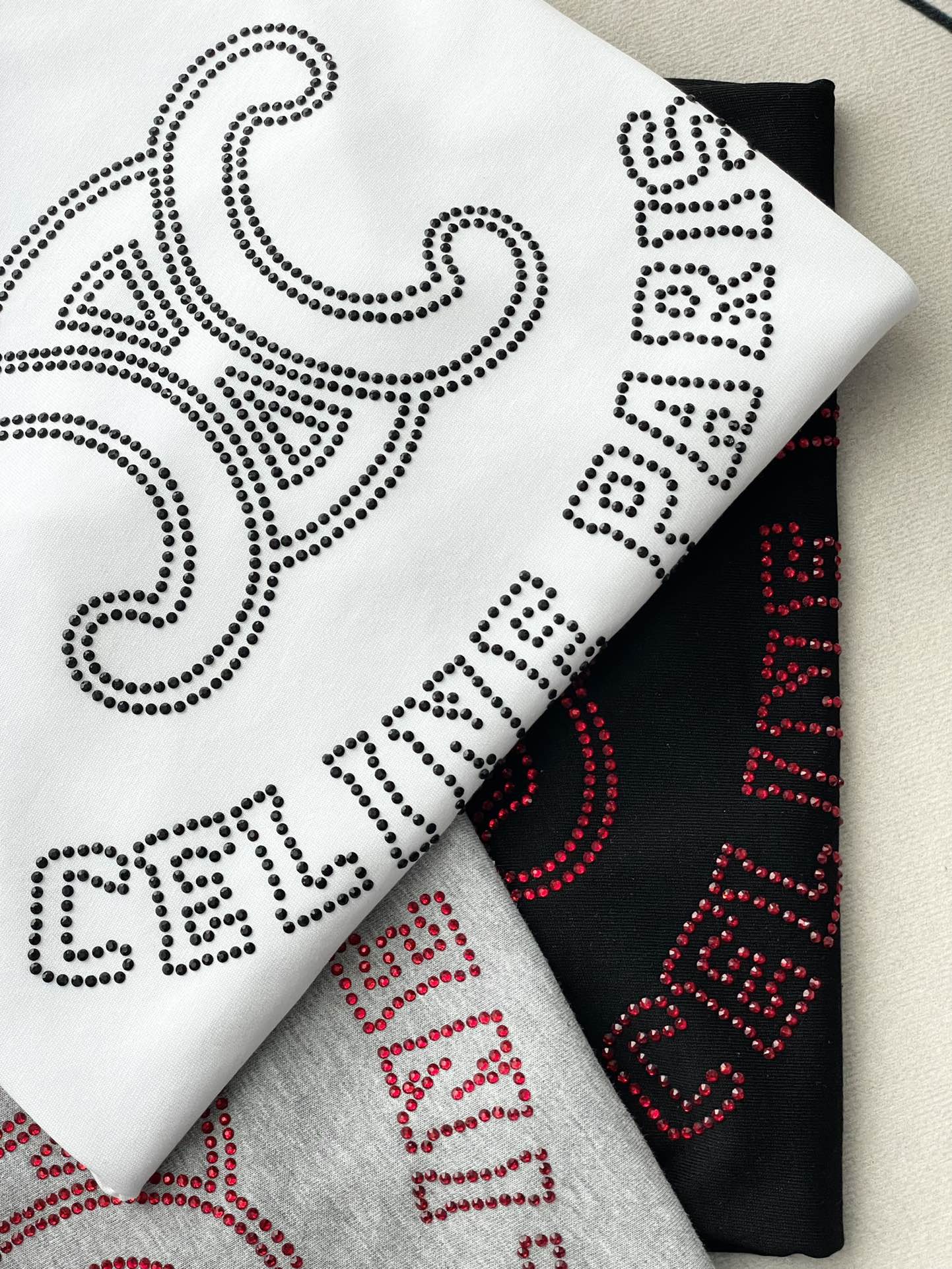 Футболка Celine 2403 с коротким рукавом и стразами - белая