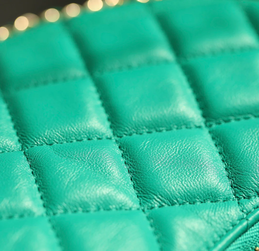 Новинка сезона весна/лето 2023 от Chanel - сумка ?Полумесяц? - маленькая - зеленая