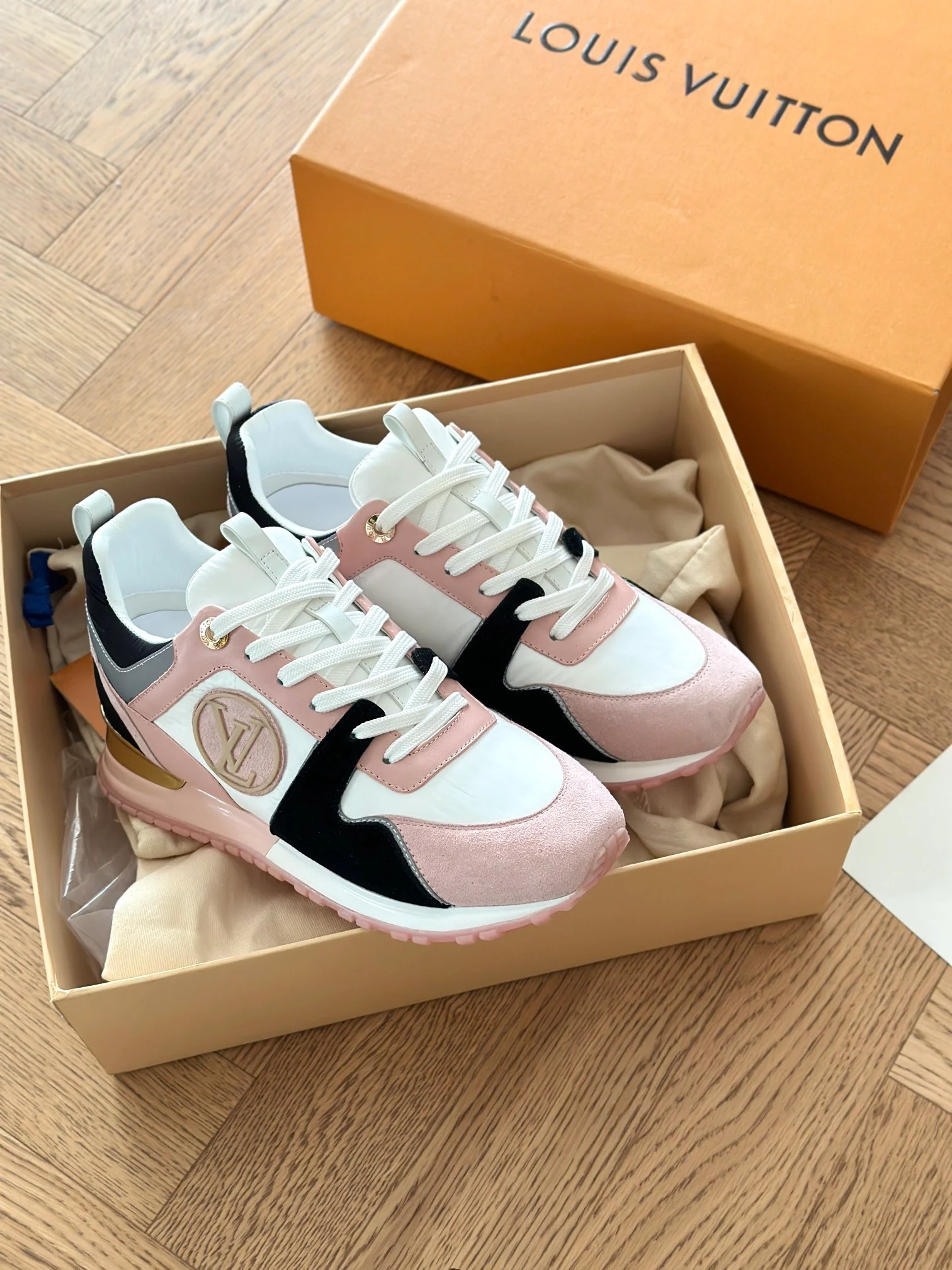 Кроссовки LV Runaway - розовые