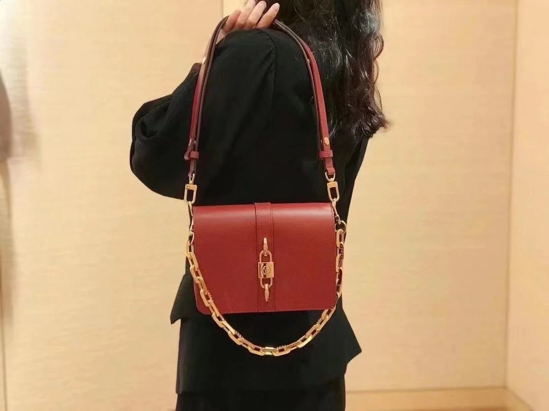 lv-m57745-кирпично-красная сумочка-рандеву-сумочка