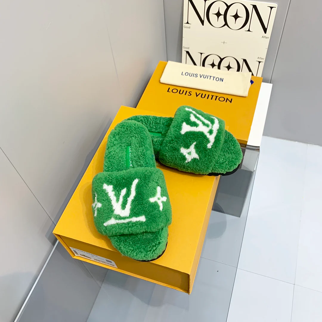 Новинка ранней весны 2022 года от LV - Меховые тапочки - Зеленые
