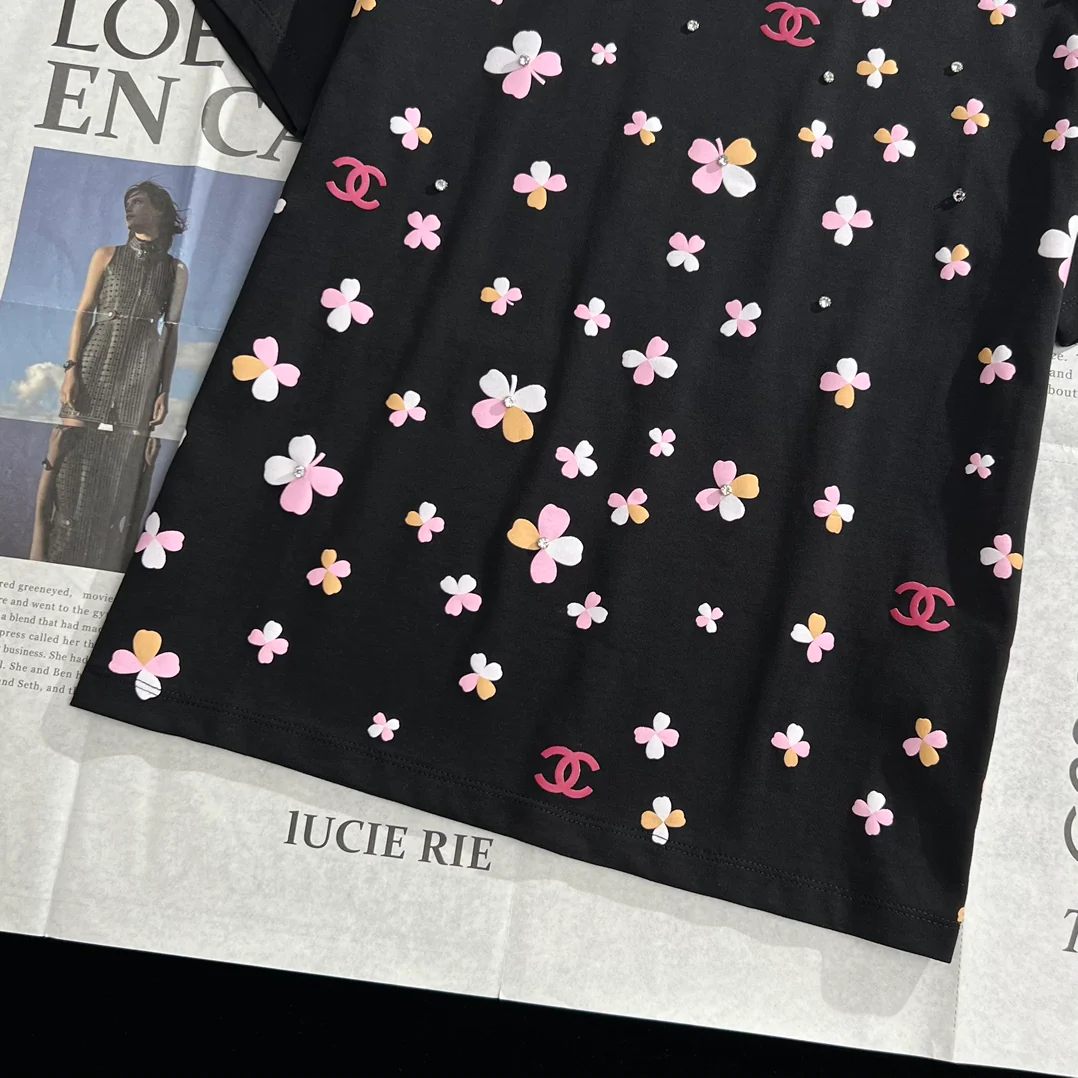 Chanel 2403 - Высококачественная работа, узор из пайеток в виде четырехлистного клевера, художественная хлопковая футболка с круглым вырезом - черная