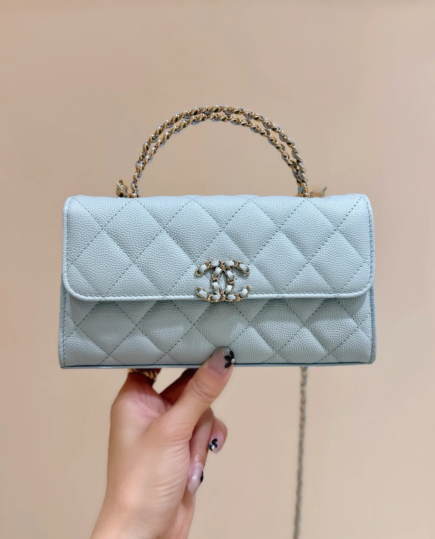 Сумка Chanel 25s Kelly Handle Bag, горизонтальный стиль, нежно-голубой.