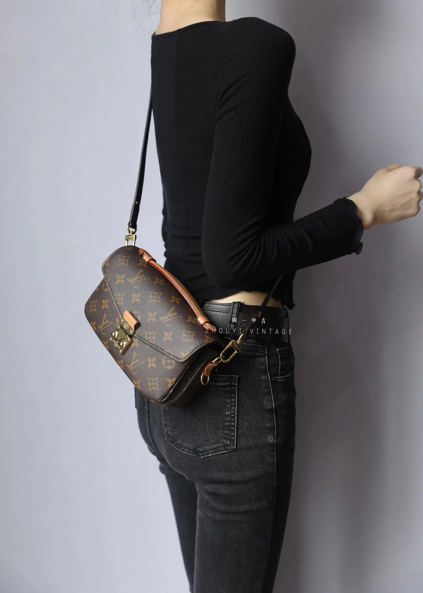 m46279-LV-pochette-metis-east-west-messenger bag-shoulder/crossbody bag