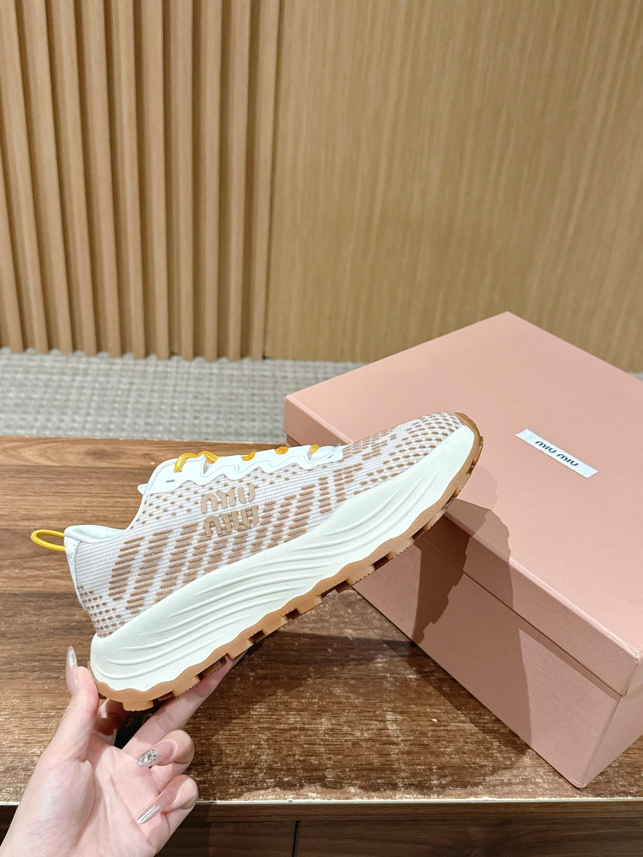 Кроссовки на платформе Miu Miu - розовые