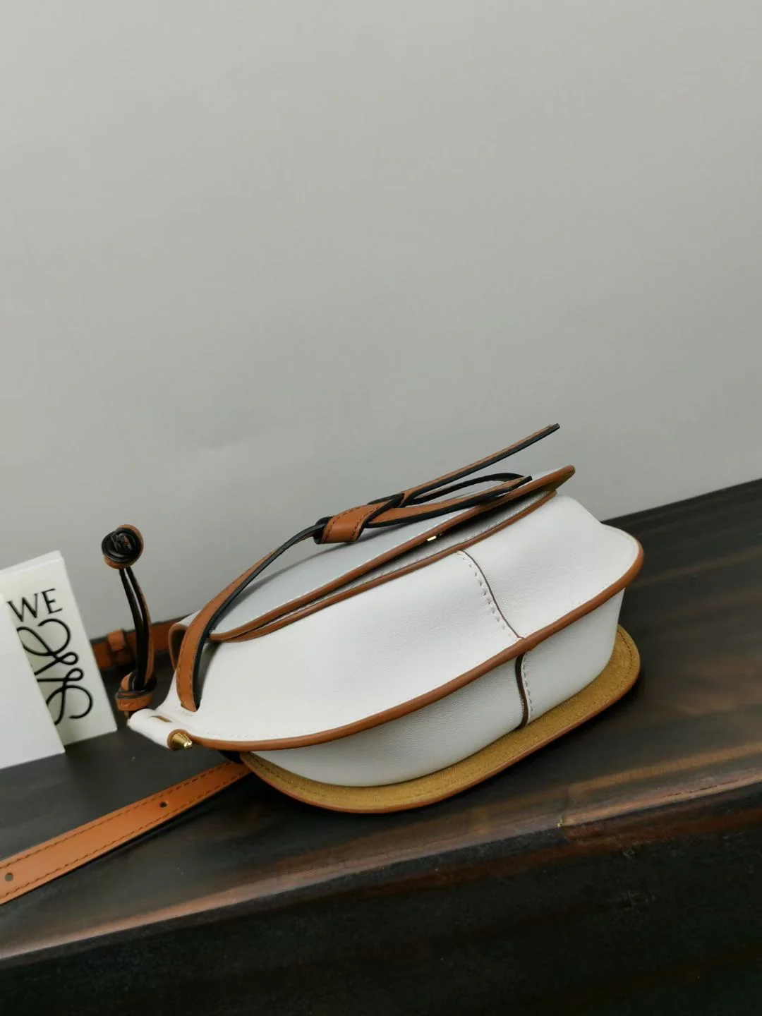 Loewe-gate-mini-21x12-5x9-5-cm-15