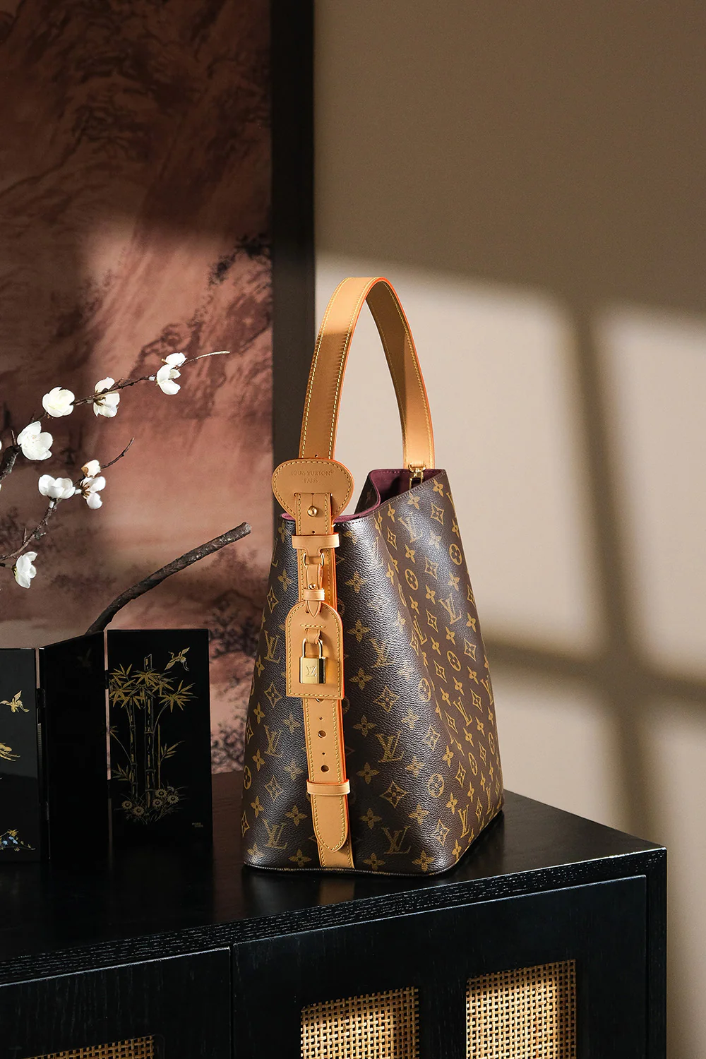 Классическая сумка-корзинка LV с монограммой