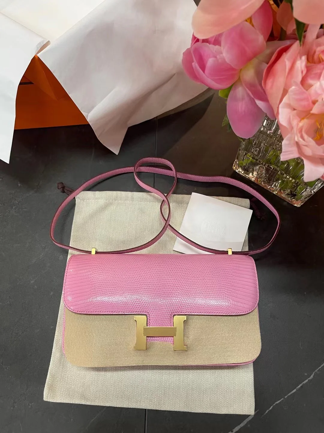 Пряжка Hermes Constance 26 Elan с изображением ящерицы и розовым золотом