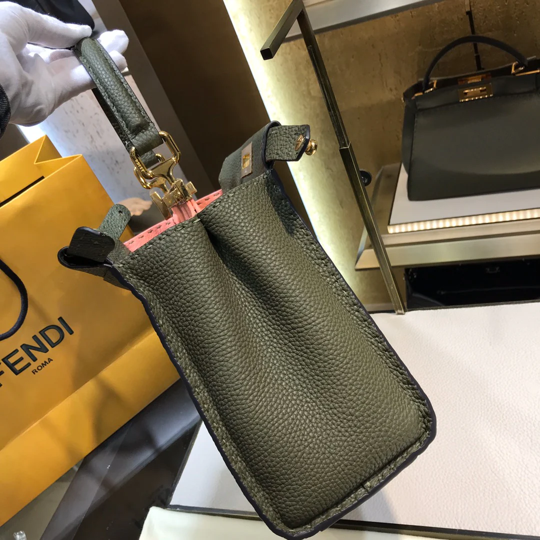 Сумка Fendi Peekaboo Medium из черной кожи - 1 шт.