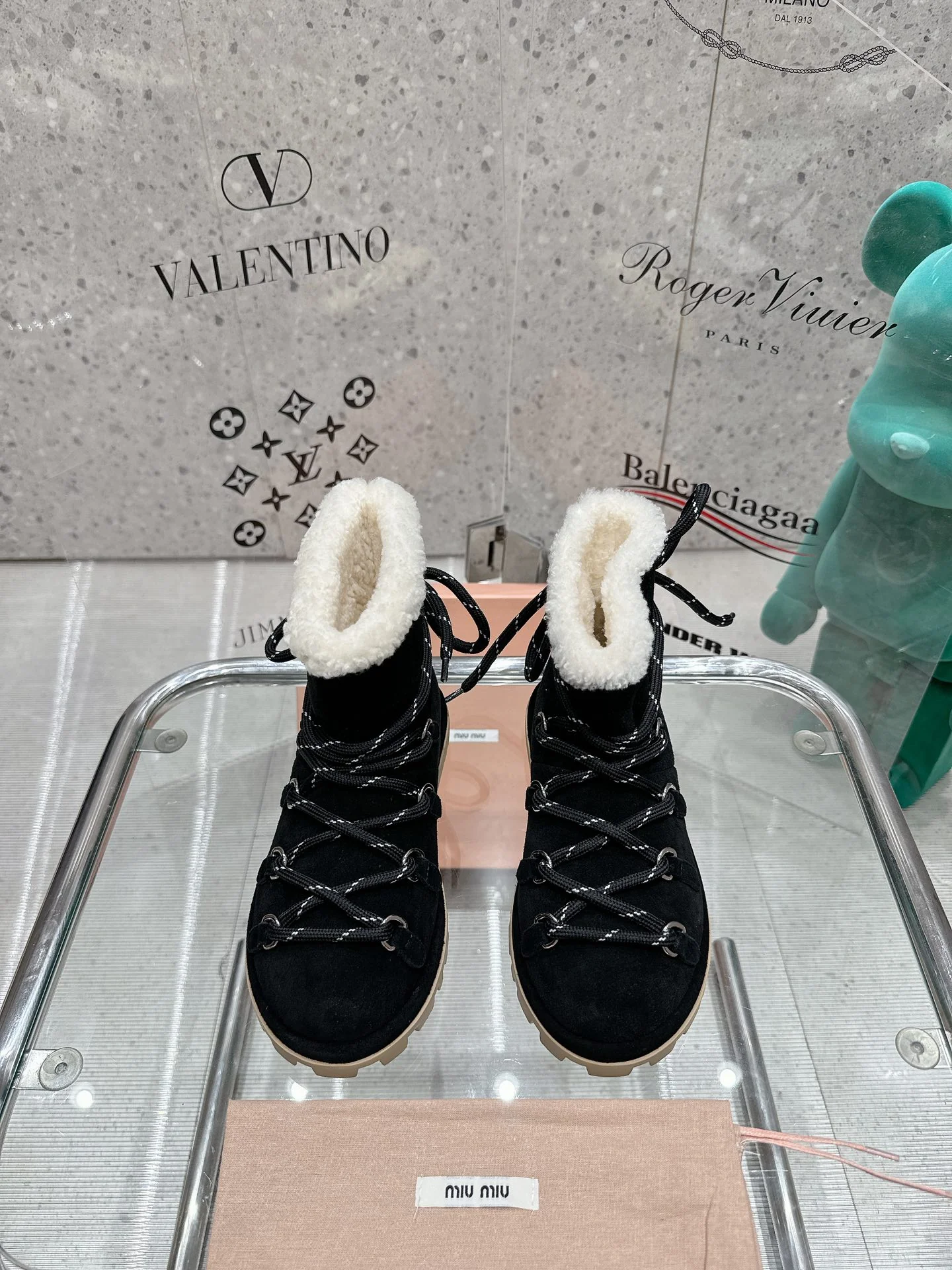 Элегантные сапоги на шнуровке Miu Miu 2024 — черные