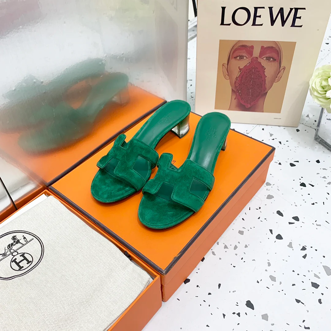 Новинка весны 2022 года от Hermes - сандалии на плоской подошве и среднем каблуке - 2