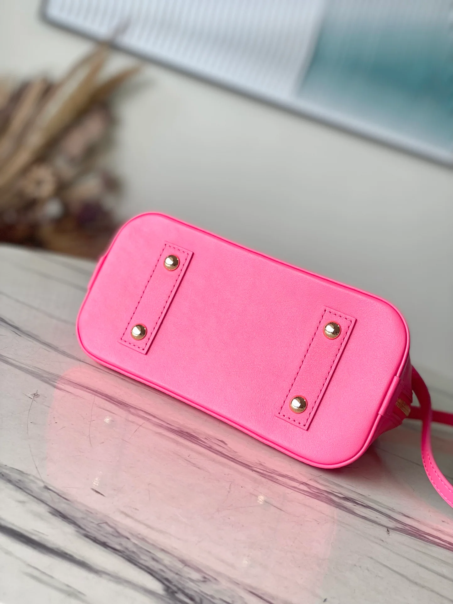 m22878-LV-new-alma-bb handbag-shell bag-pink