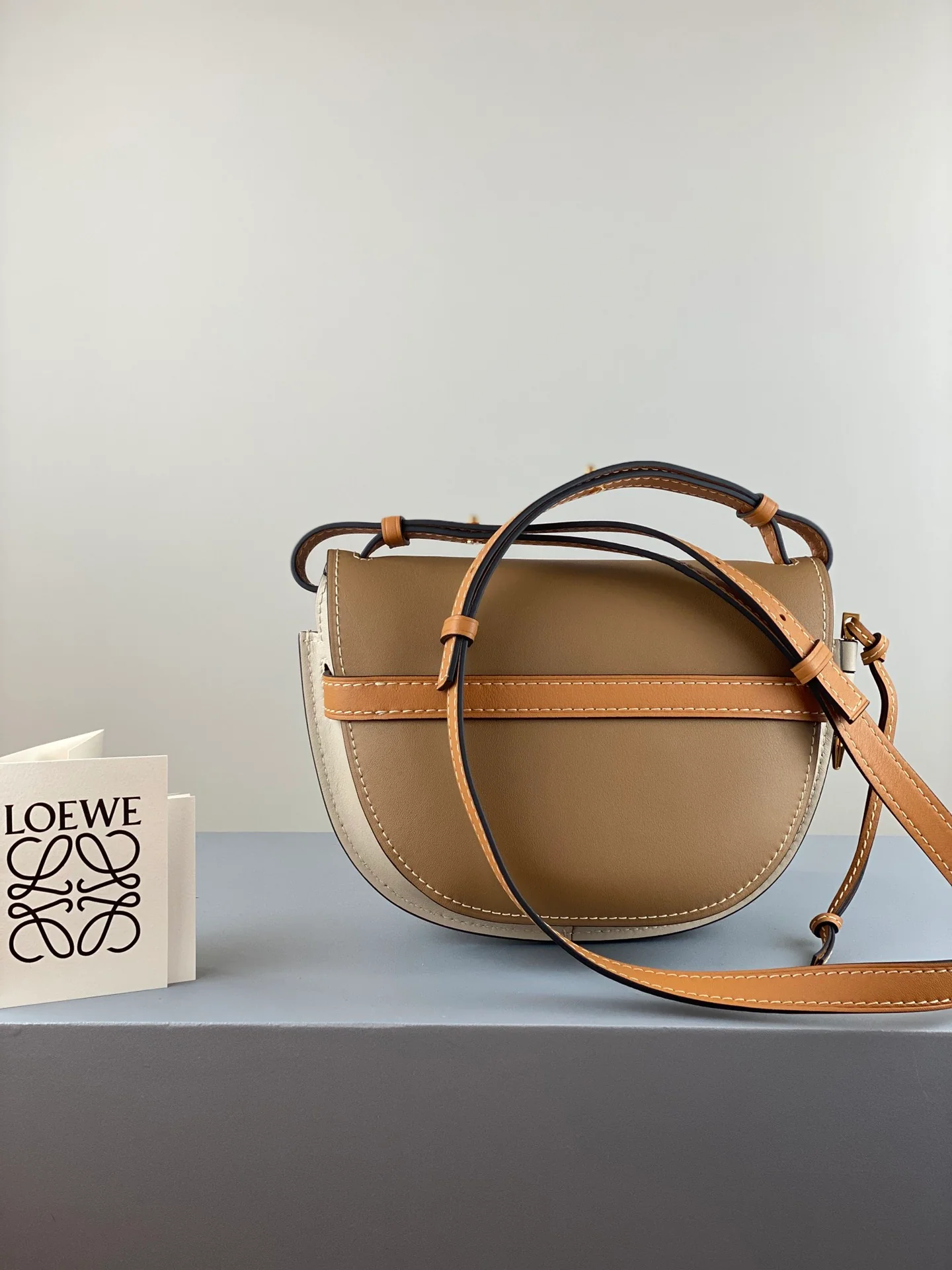 Loewe-gate-small-20x19x11-5-cm-14