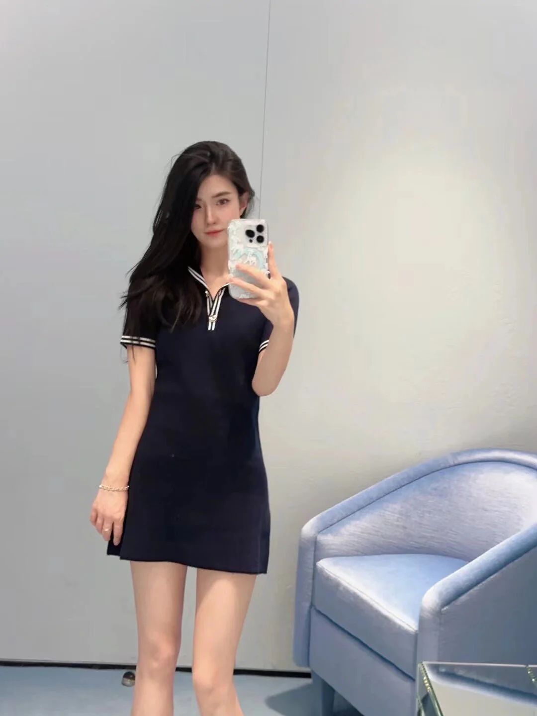 Платье Miu Miu-2404 с короткими рукавами и воротником, темно-синего цвета с белой отделкой